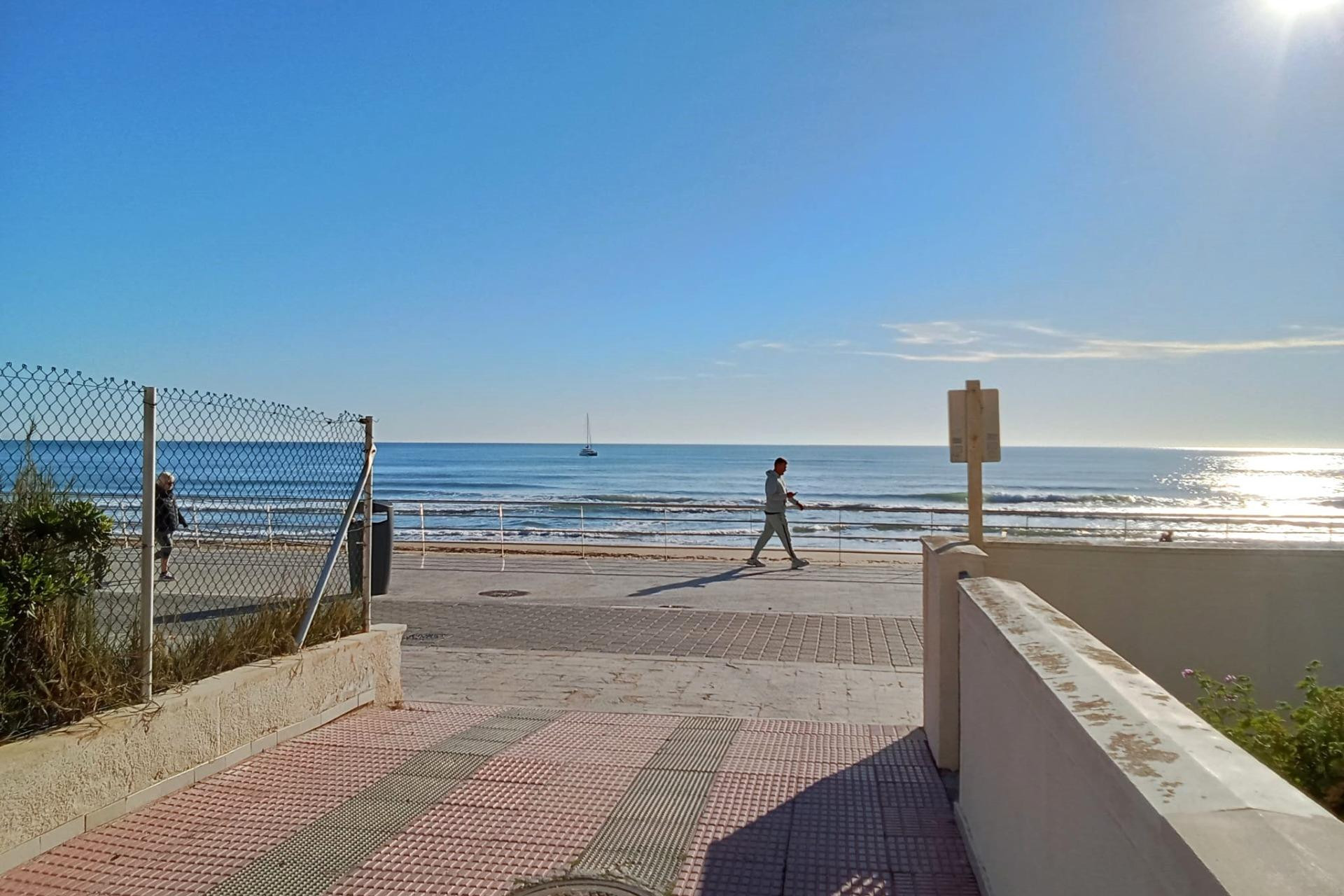 Resale - 1. Apartment / flat - Torrevieja - PLAYA DE LA MATA