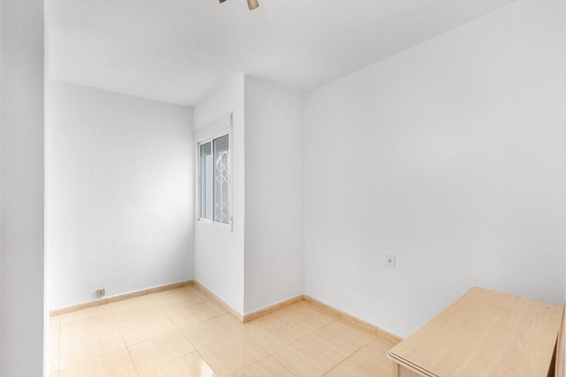 Resale - 1. Apartment / flat - Torrevieja - Puerto Deportivo