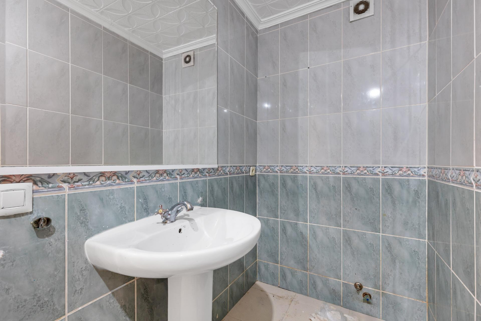 Resale - 1. Apartment / flat - Torrevieja - Puerto Deportivo
