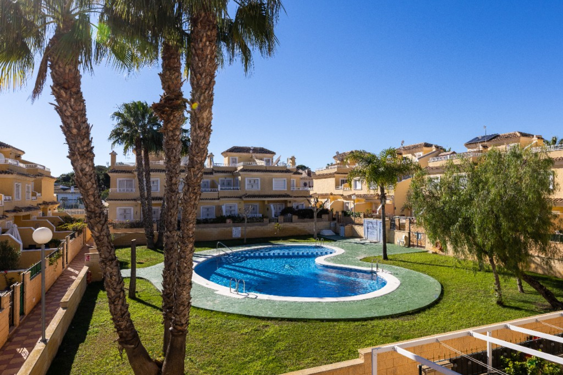 Resale - 2. Town house - Punta Prima - Mariblanca