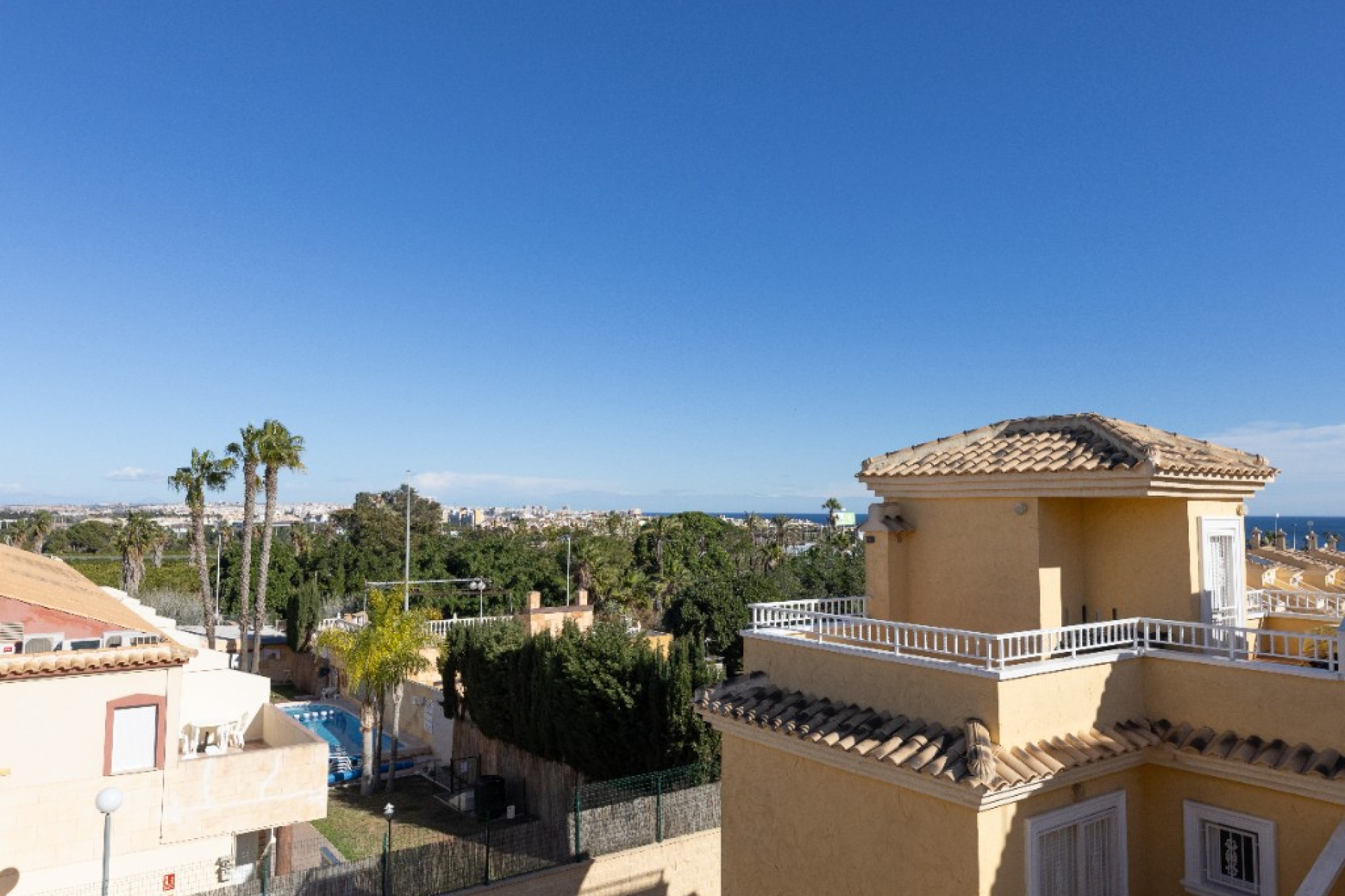 Resale - 2. Town house - Punta Prima - Mariblanca