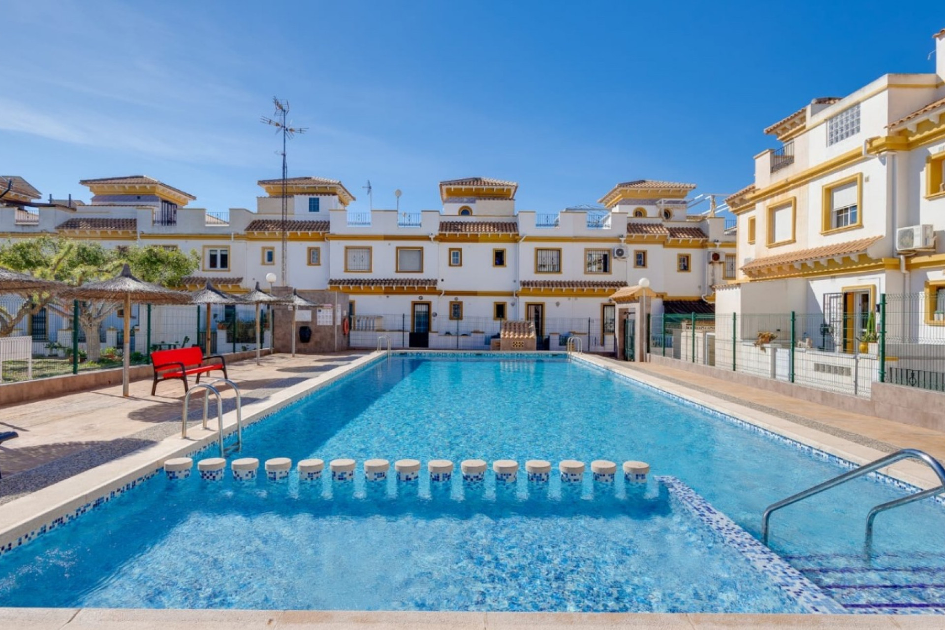 Resale - 2. Town house - Torrevieja - Aguas Nuevas