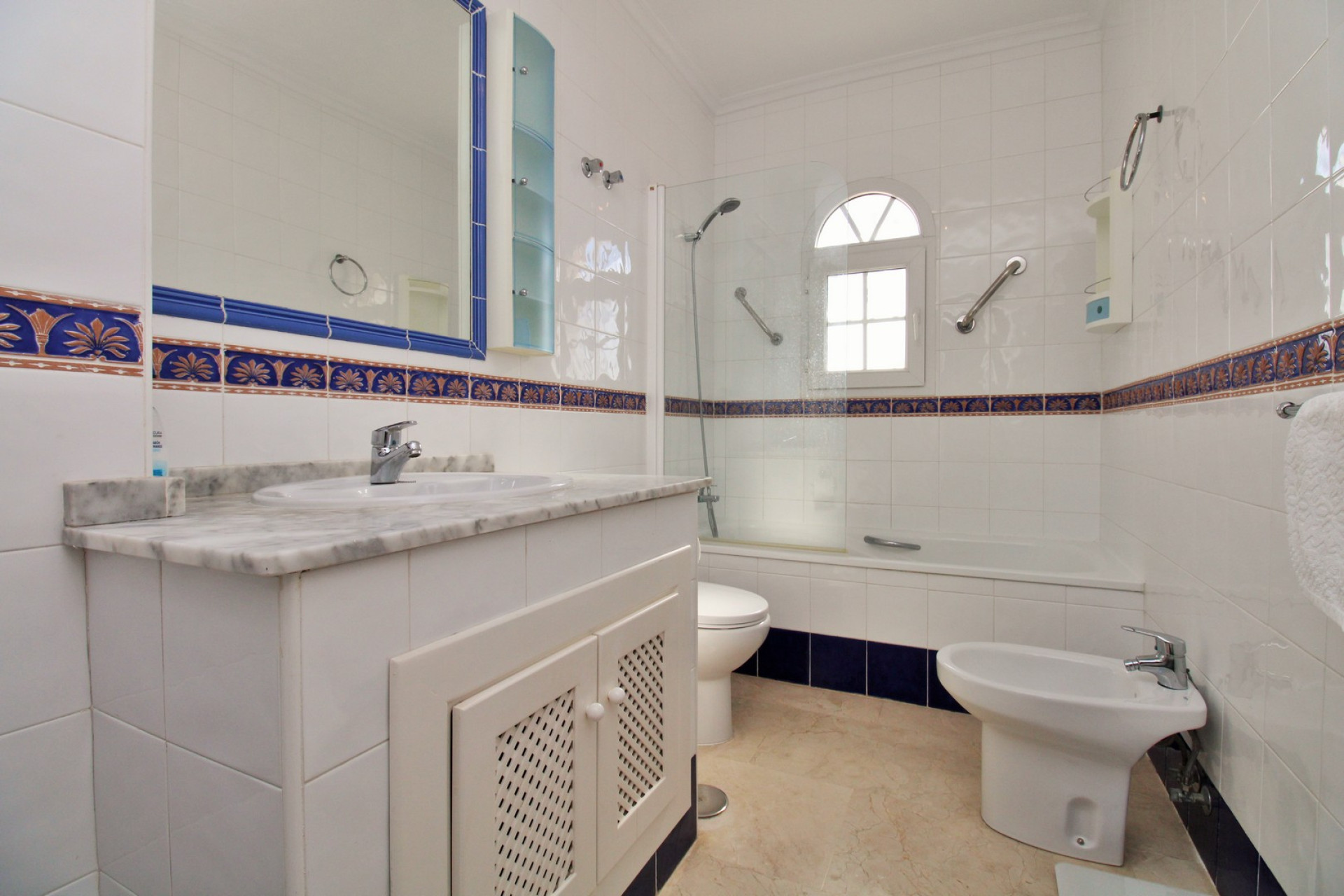 Resale - 2. Town house - Villamartin - Costa Blanca South