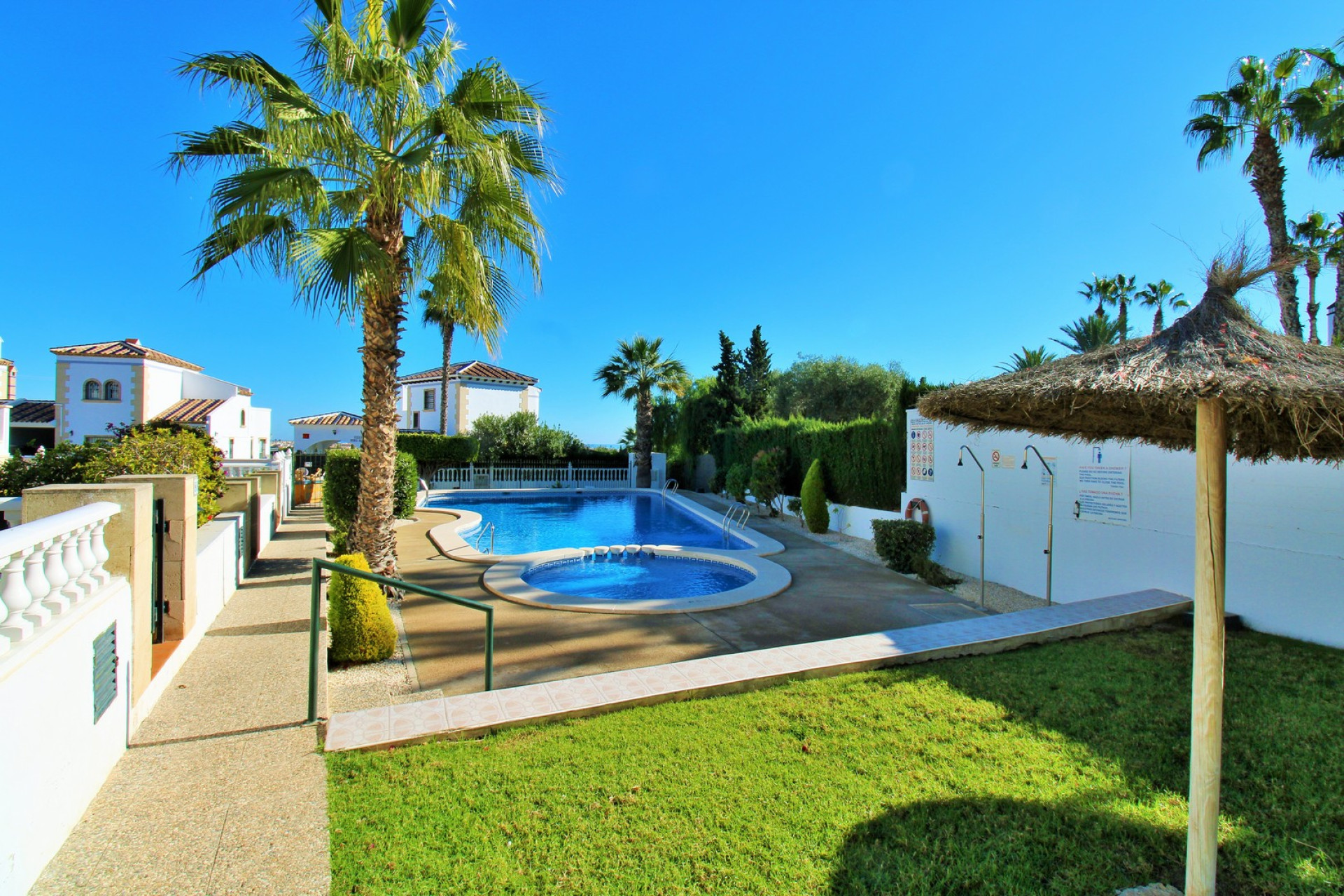 Resale - 2. Town house - Villamartin - Costa Blanca South