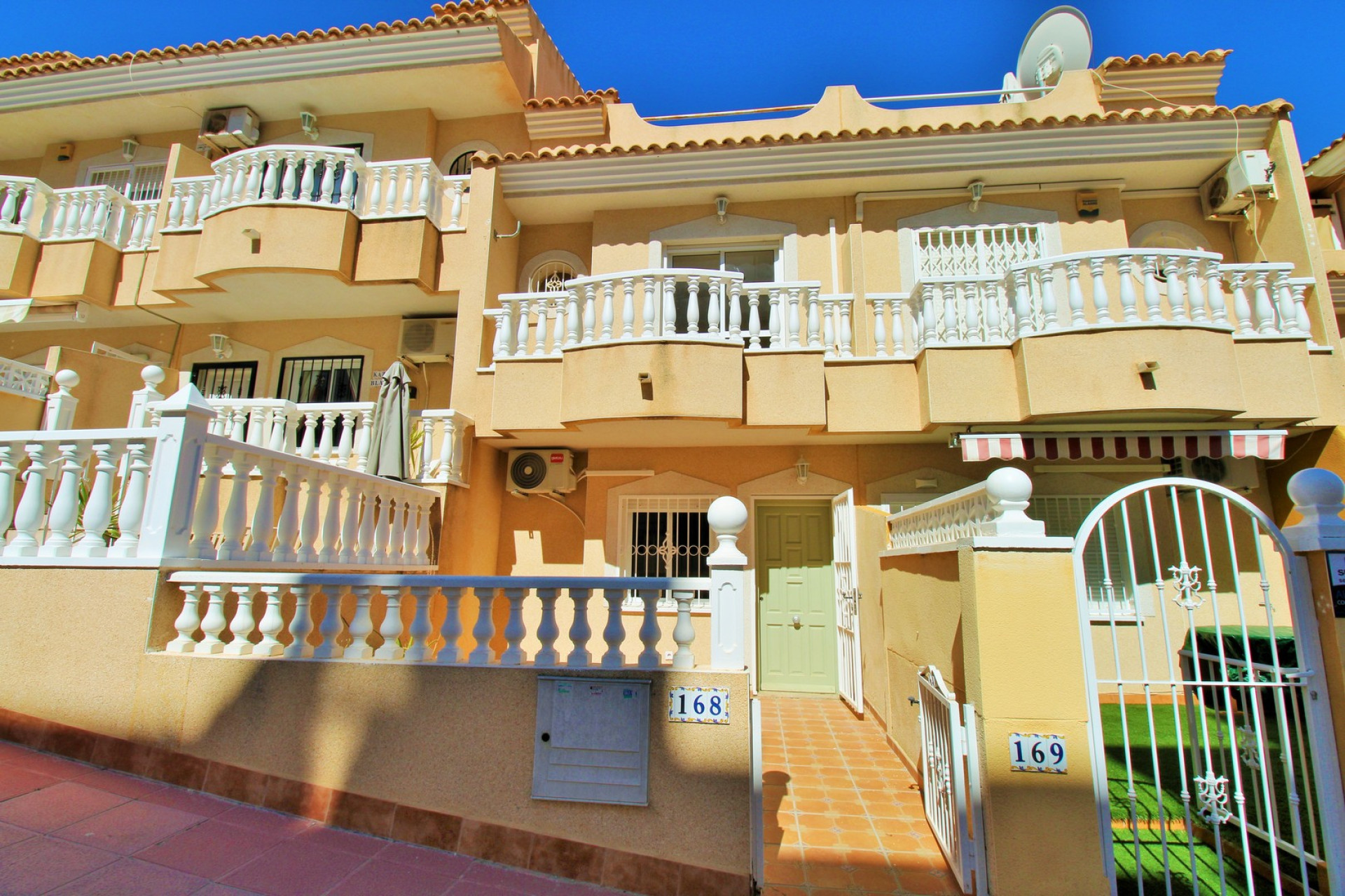 Resale - 2. Town house - Villamartin - Costa Blanca South