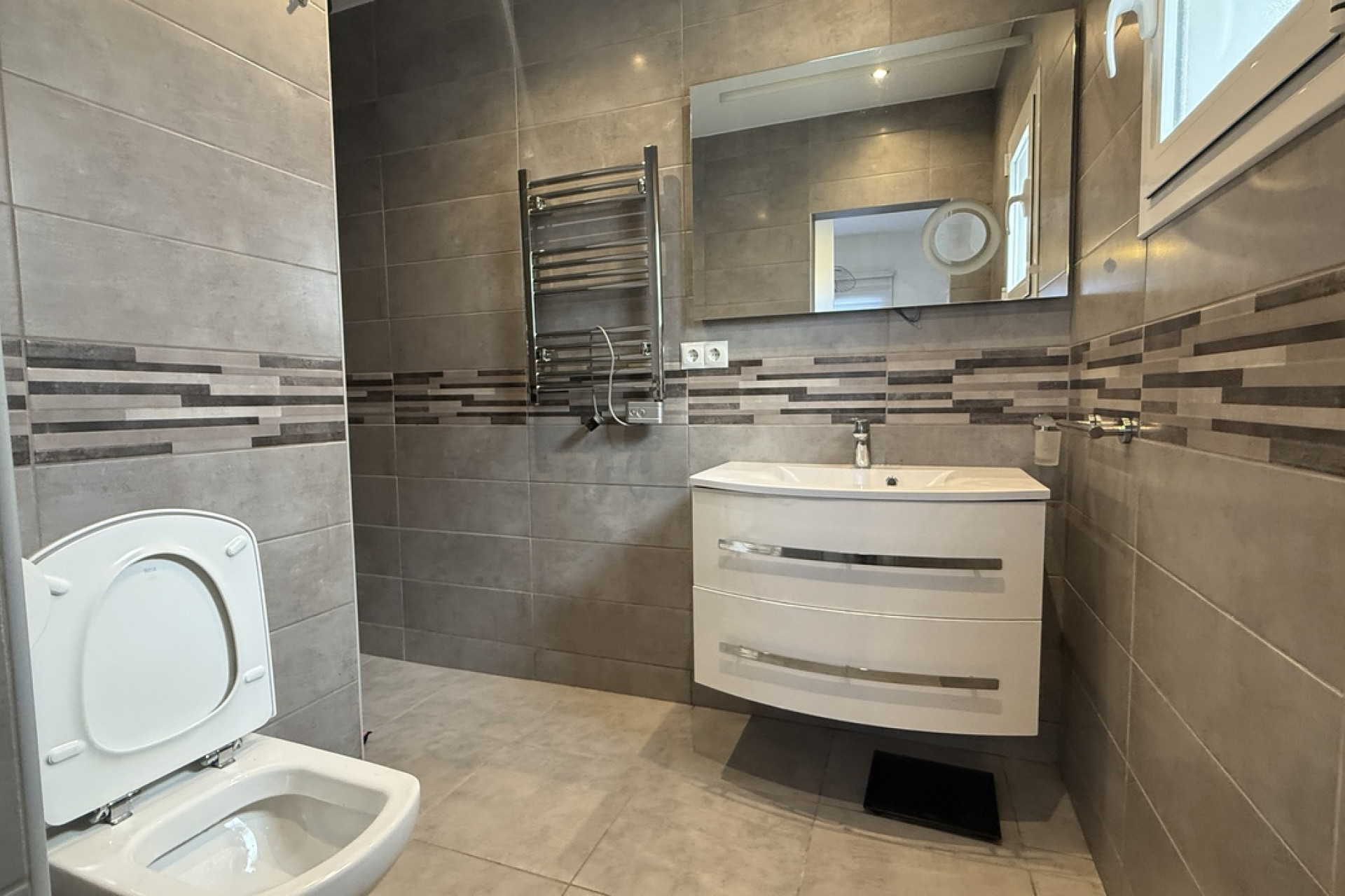 Resale - 3. Detached house - Villamartin - Costa Blanca South