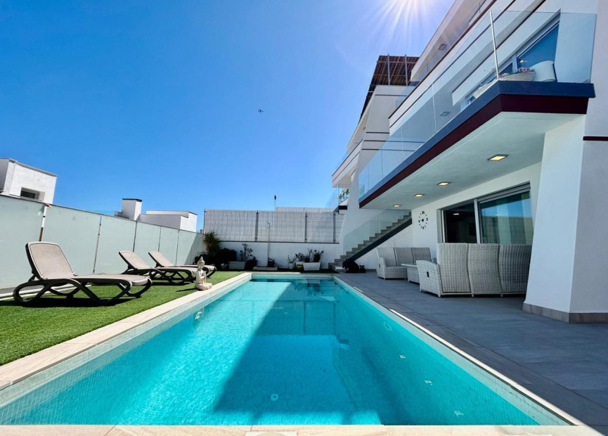 Resale - 3. Detached house - Villamartin - Costa Blanca South