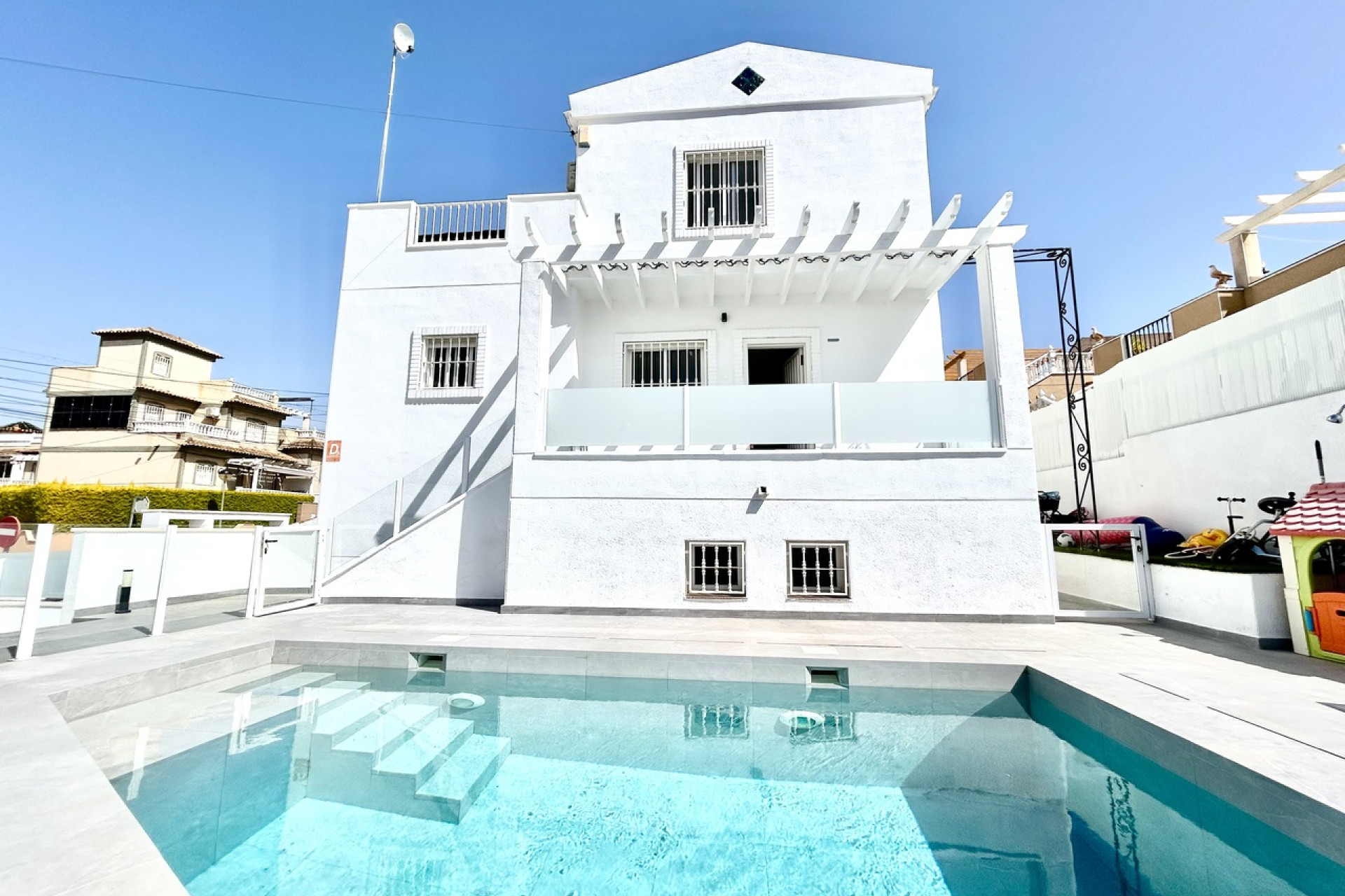 Resale - 3. Detached house - Villamartin - Costa Blanca South