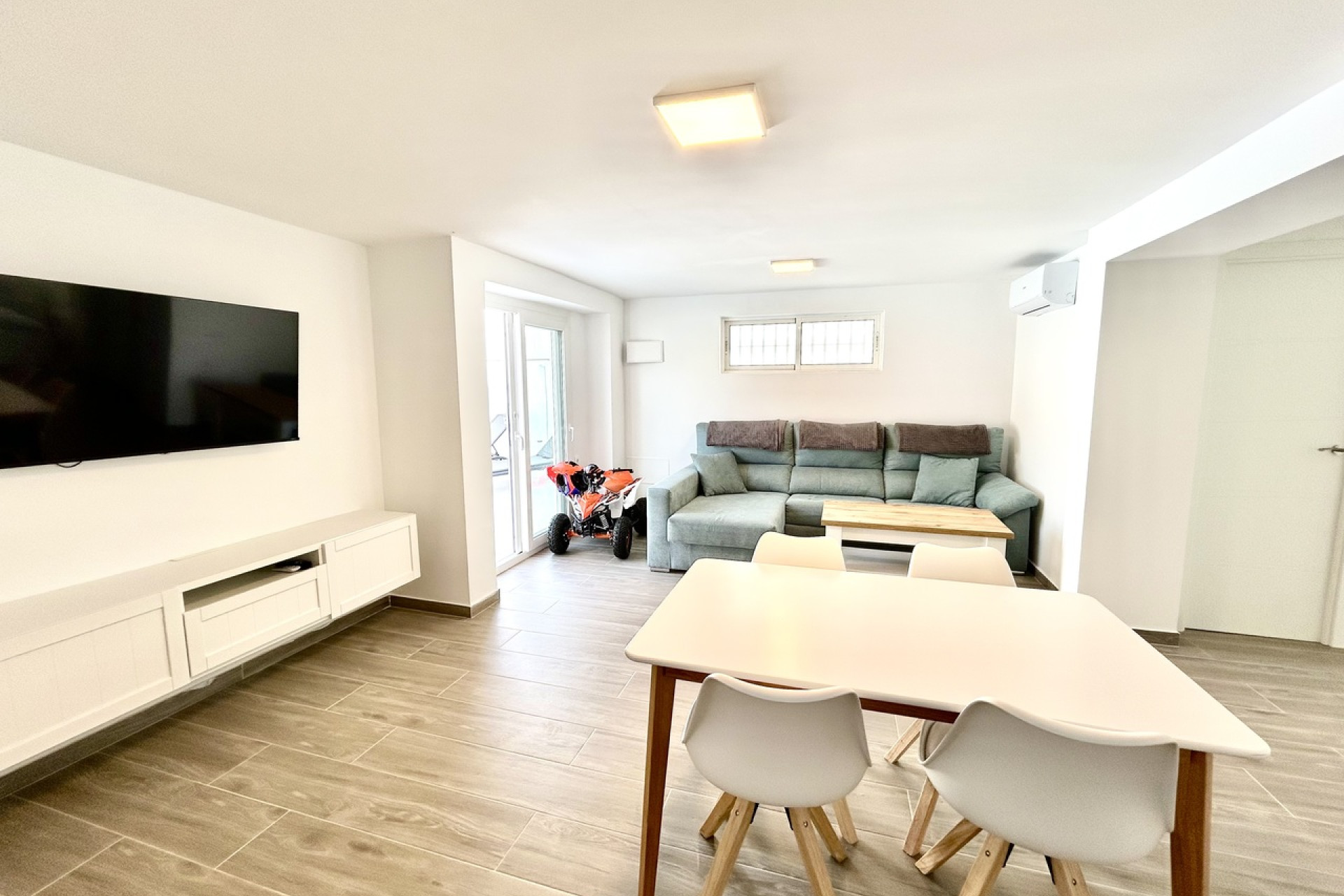 Resale - 3. Detached house - Villamartin - Costa Blanca South