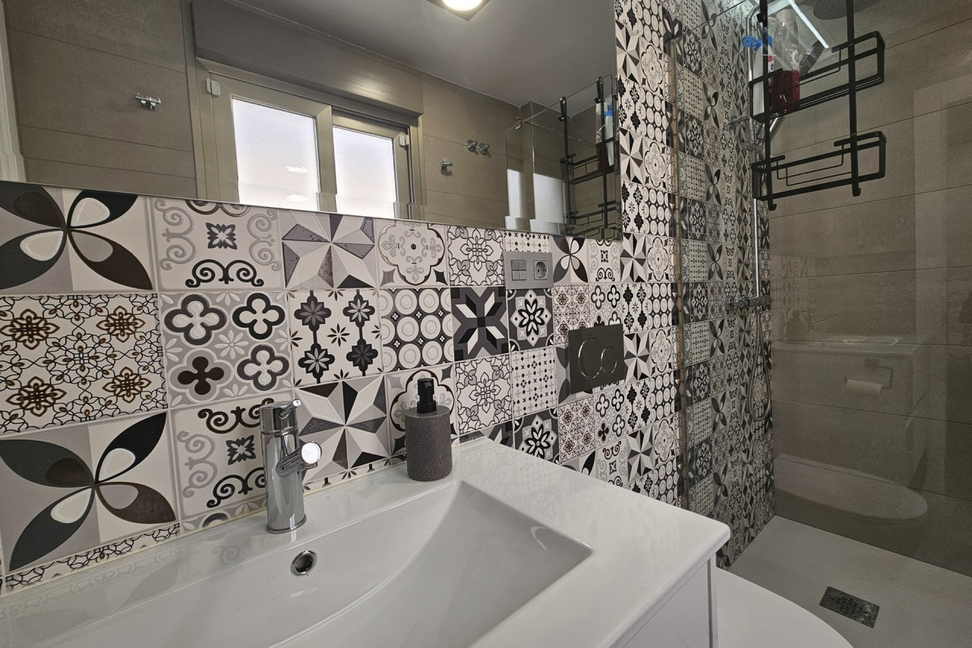 Resale - 3. Semi-detached house - Villamartin - Costa Blanca South