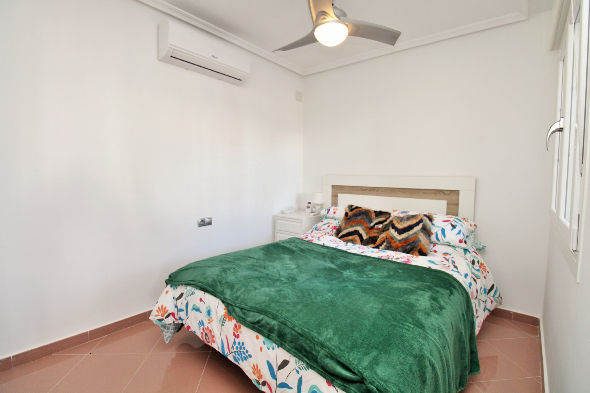 Resale - 3. Semi-detached house - Villamartin - Costa Blanca South