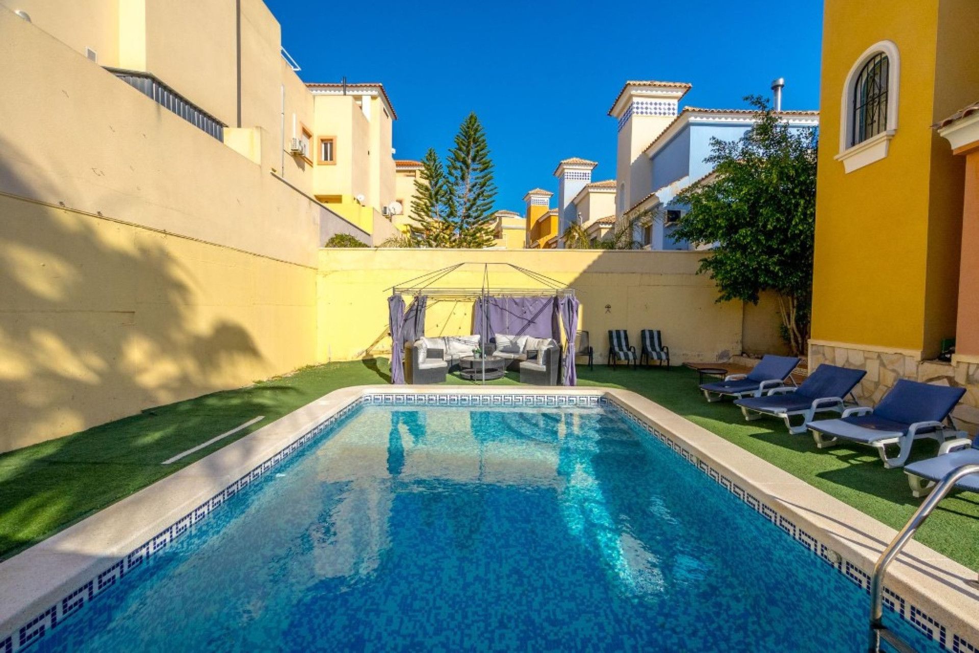 Resale - 3. Semi-detached house - Villamartin - Costa Blanca South