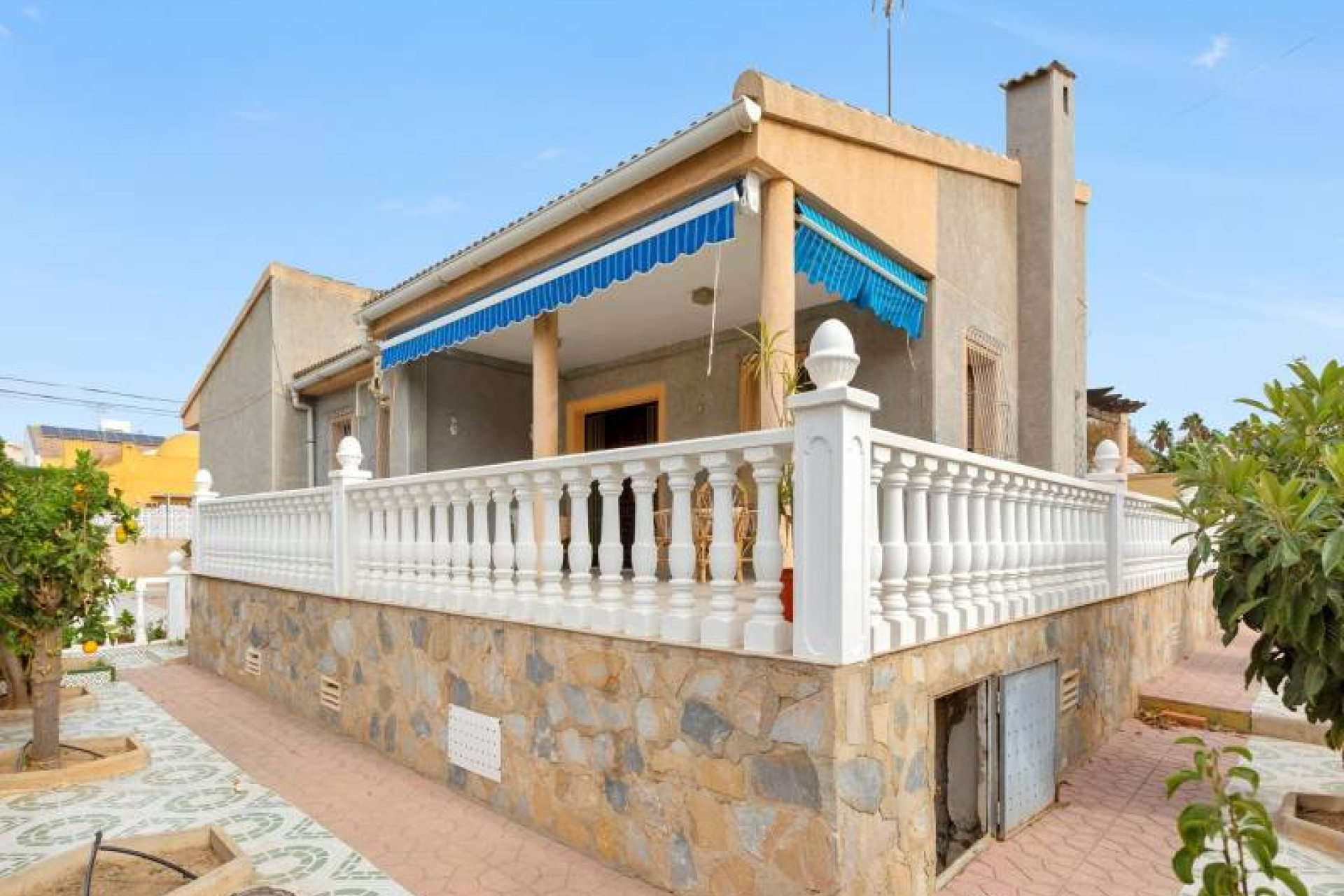 Resale - 3. Semi - Detached Villa - Torrevieja