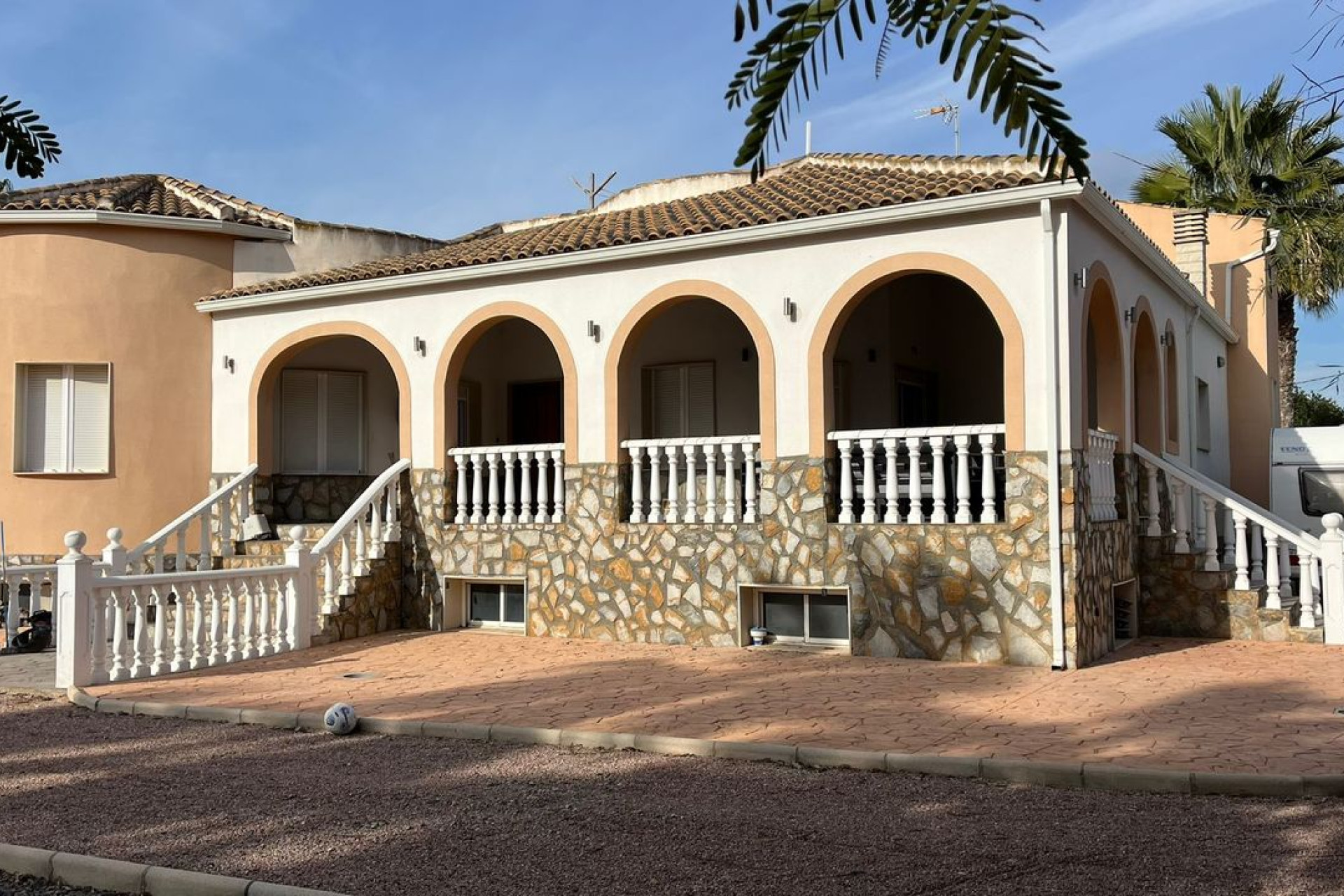 Resale - 4. House - Detached Villa - Catral