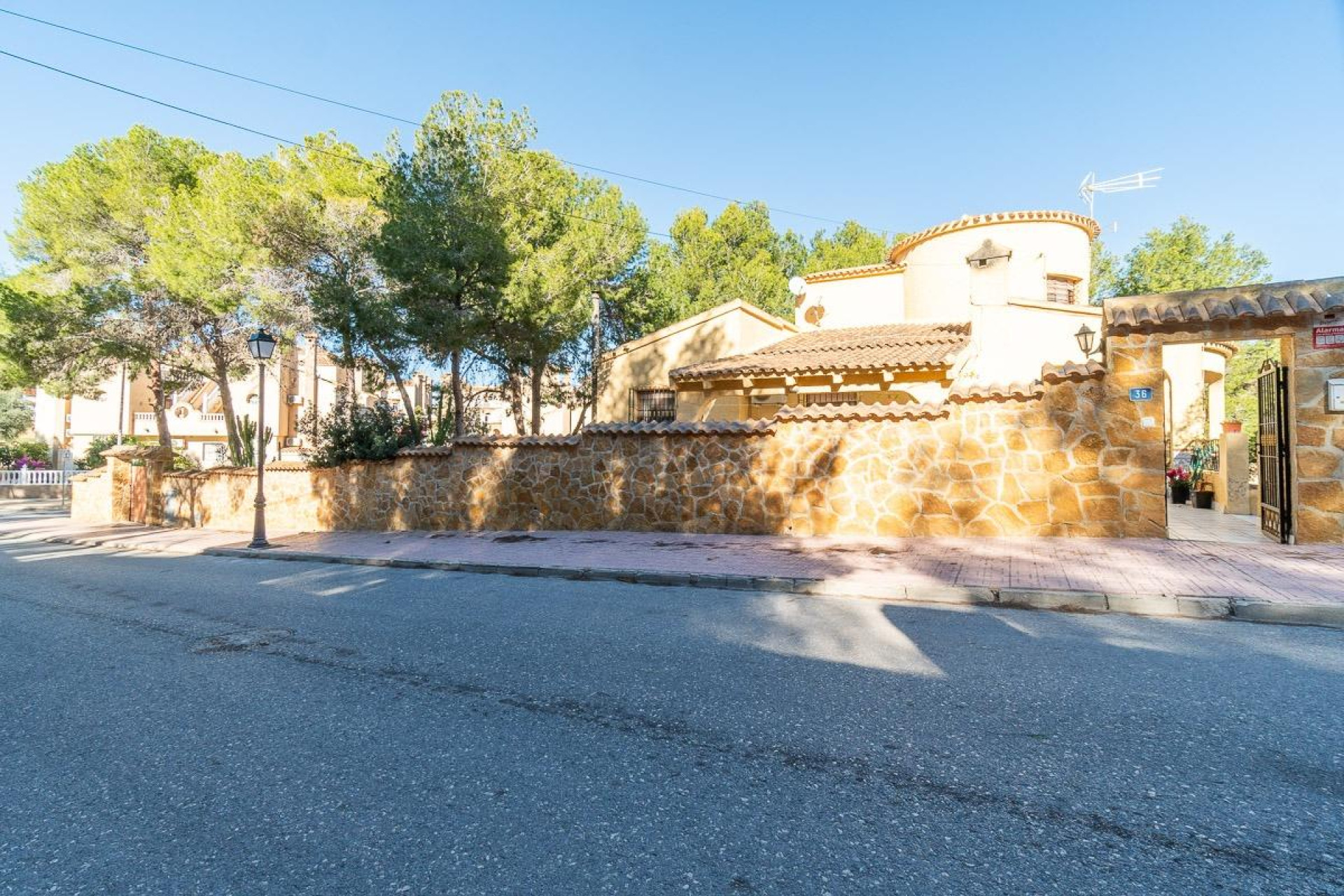 Resale - 4. House - Detached Villa - Orihuela Costa