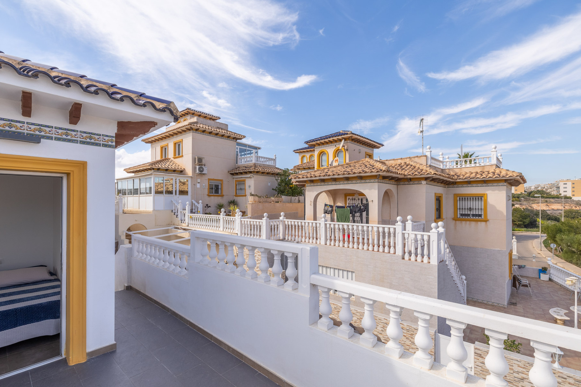 Resale - 4. House - Detached Villa - Orihuela Costa