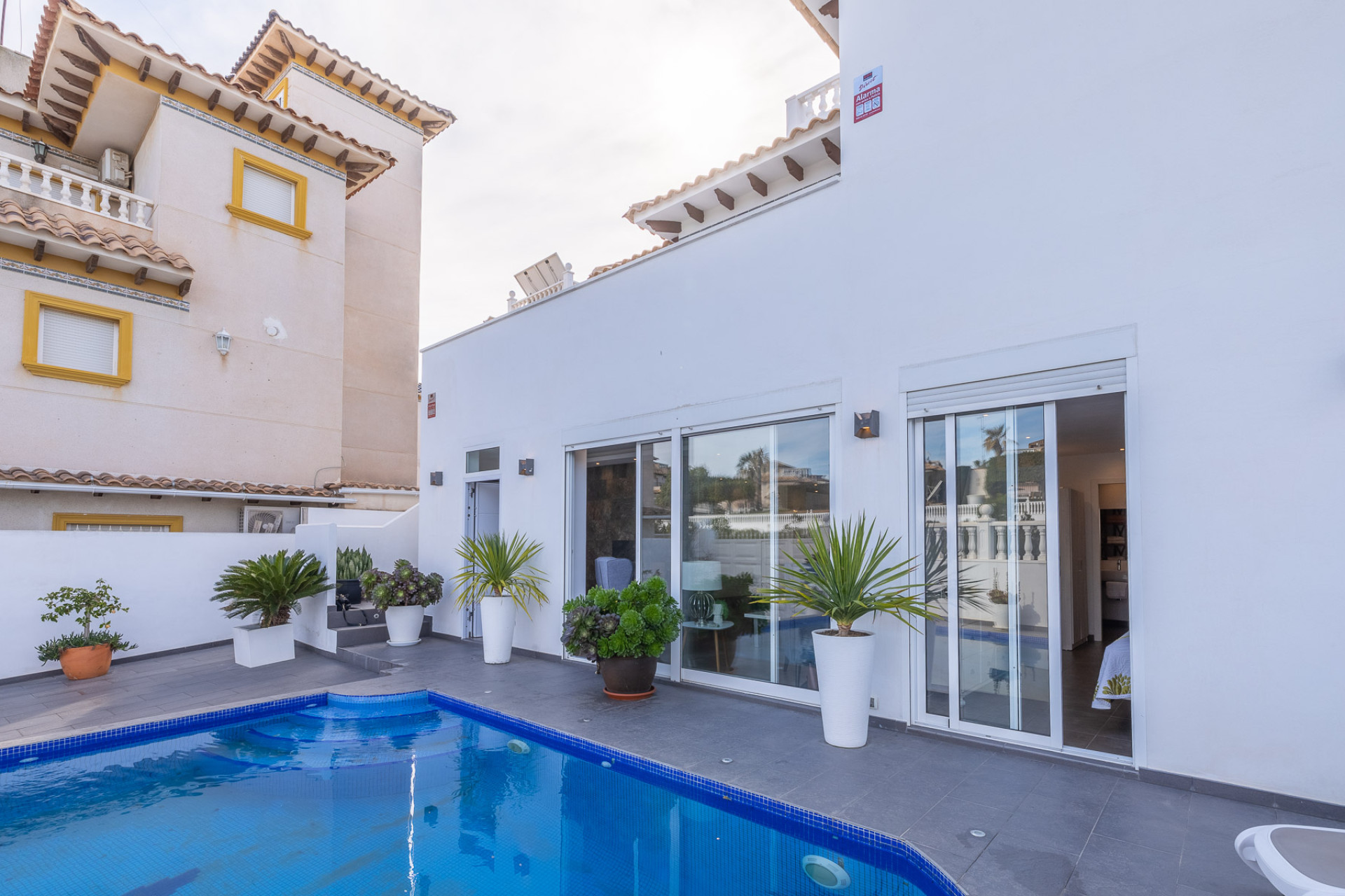 Resale - 4. House - Detached Villa - Orihuela Costa