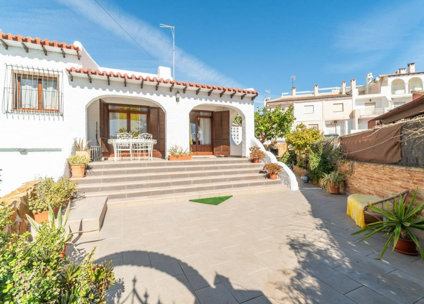 Resale - 4. House - Detached Villa - Orihuela Costa