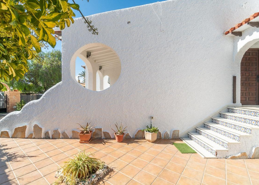 Resale - 4. House - Detached Villa - Orihuela Costa