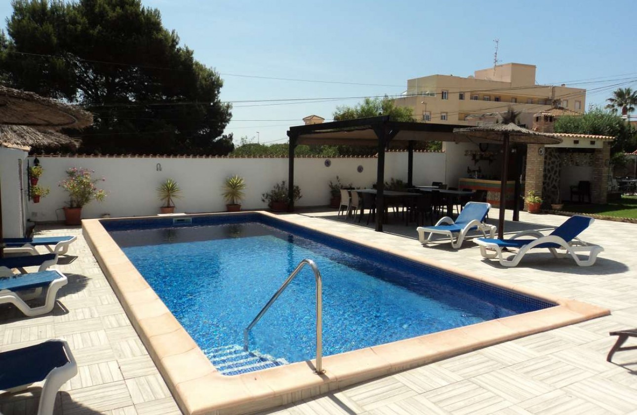 Resale - 4. House - Detached Villa - Orihuela Costa