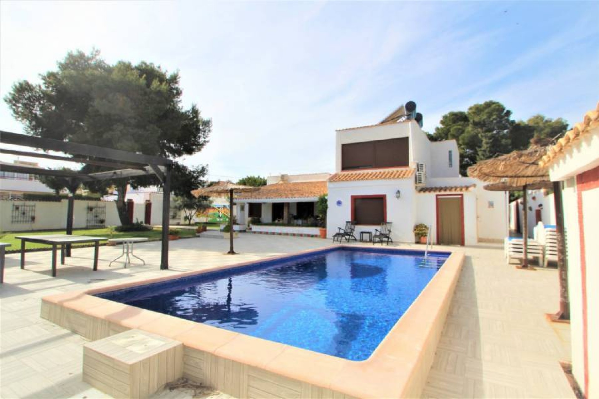 Resale - 4. House - Detached Villa - Orihuela Costa