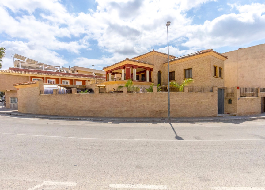 Resale - 4. House - Detached Villa - Orihuela