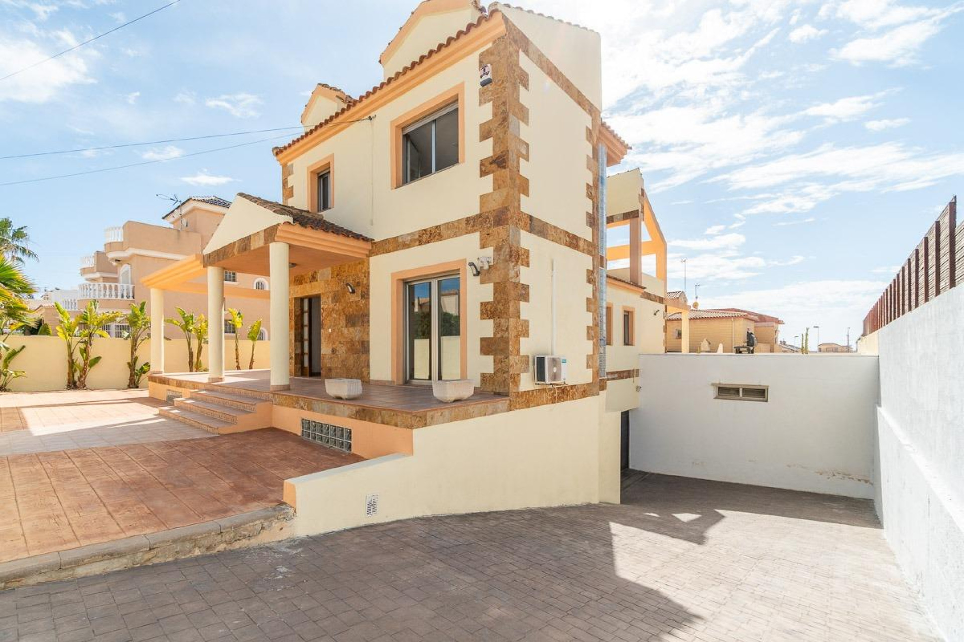 Resale - 4. House - Detached Villa - Torrevieja - Aguas nuevas 2