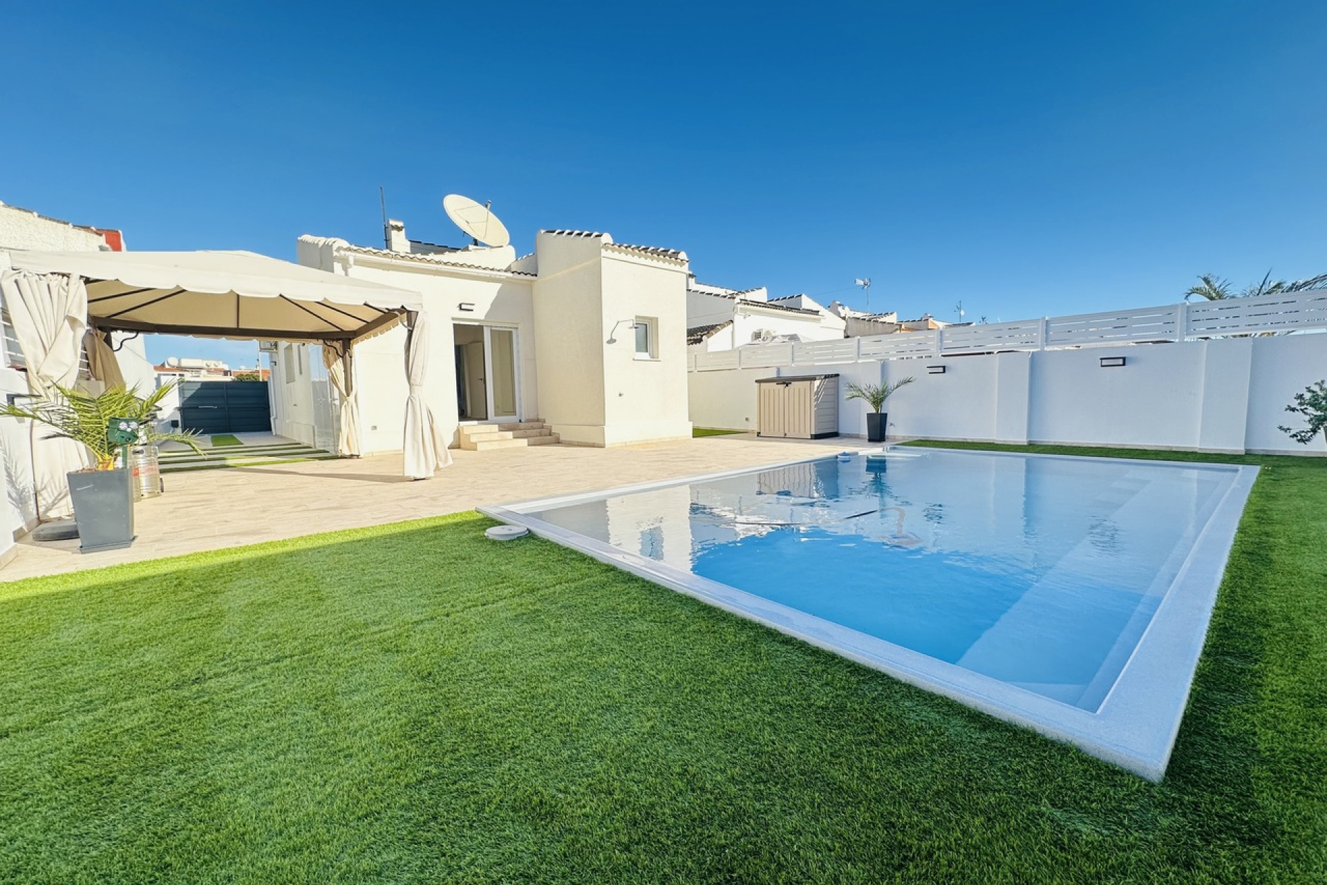 Resale - 4. House - Detached Villa - Torrevieja