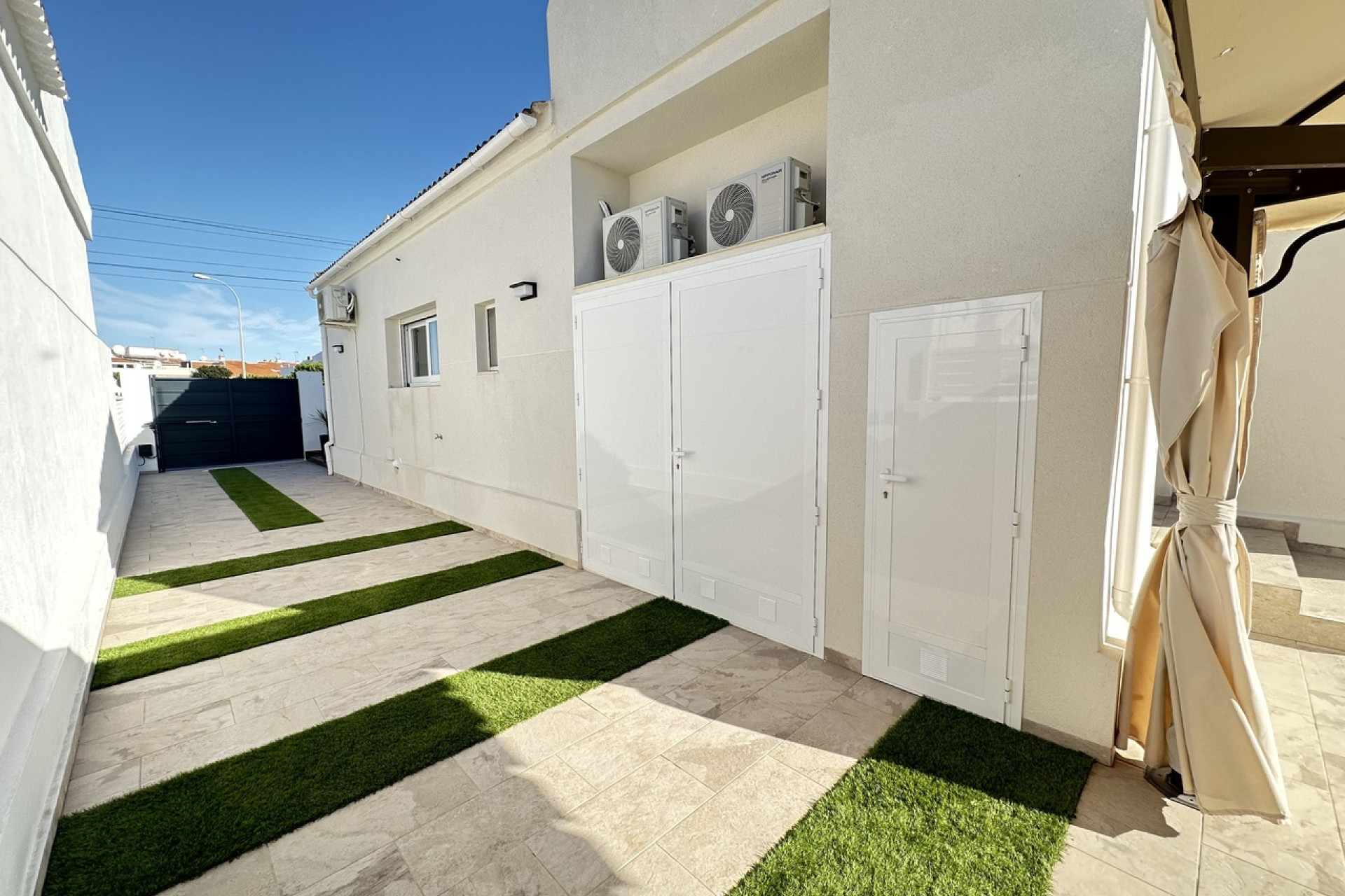 Resale - 4. House - Detached Villa - Torrevieja