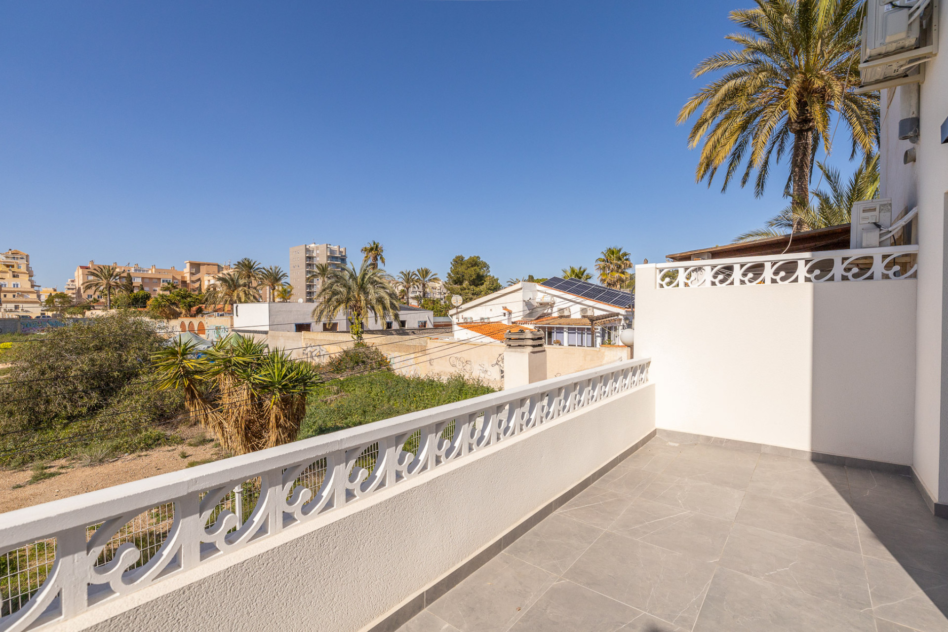 Resale - 4. House - Detached Villa - Torrevieja