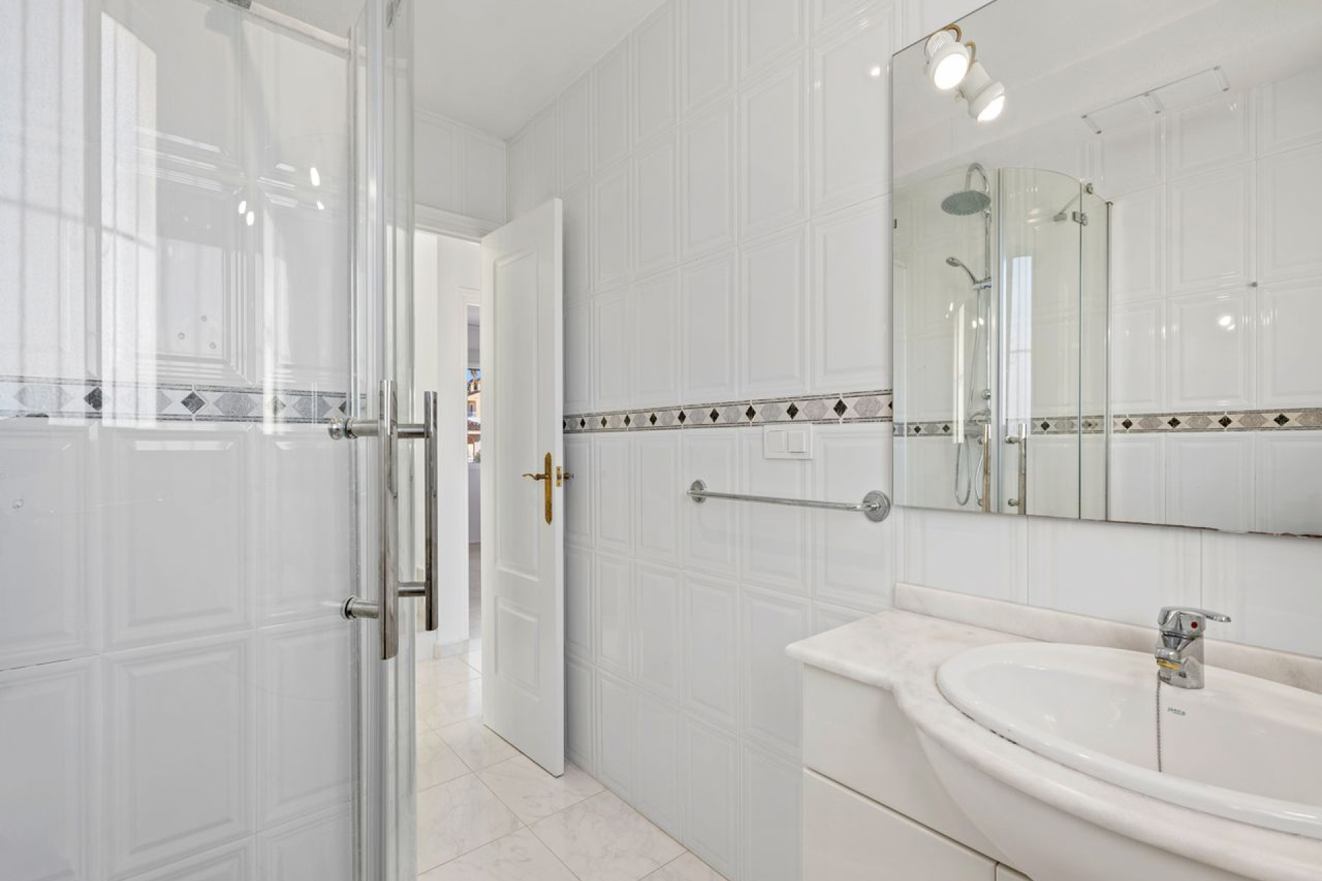 Resale - 4. Semi-detached villa - Benijofar - Costa Blanca South