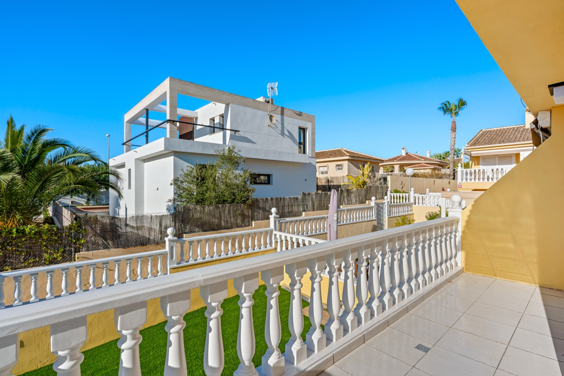 Resale - 4. Semi-detached villa - Benimar - Costa Blanca South