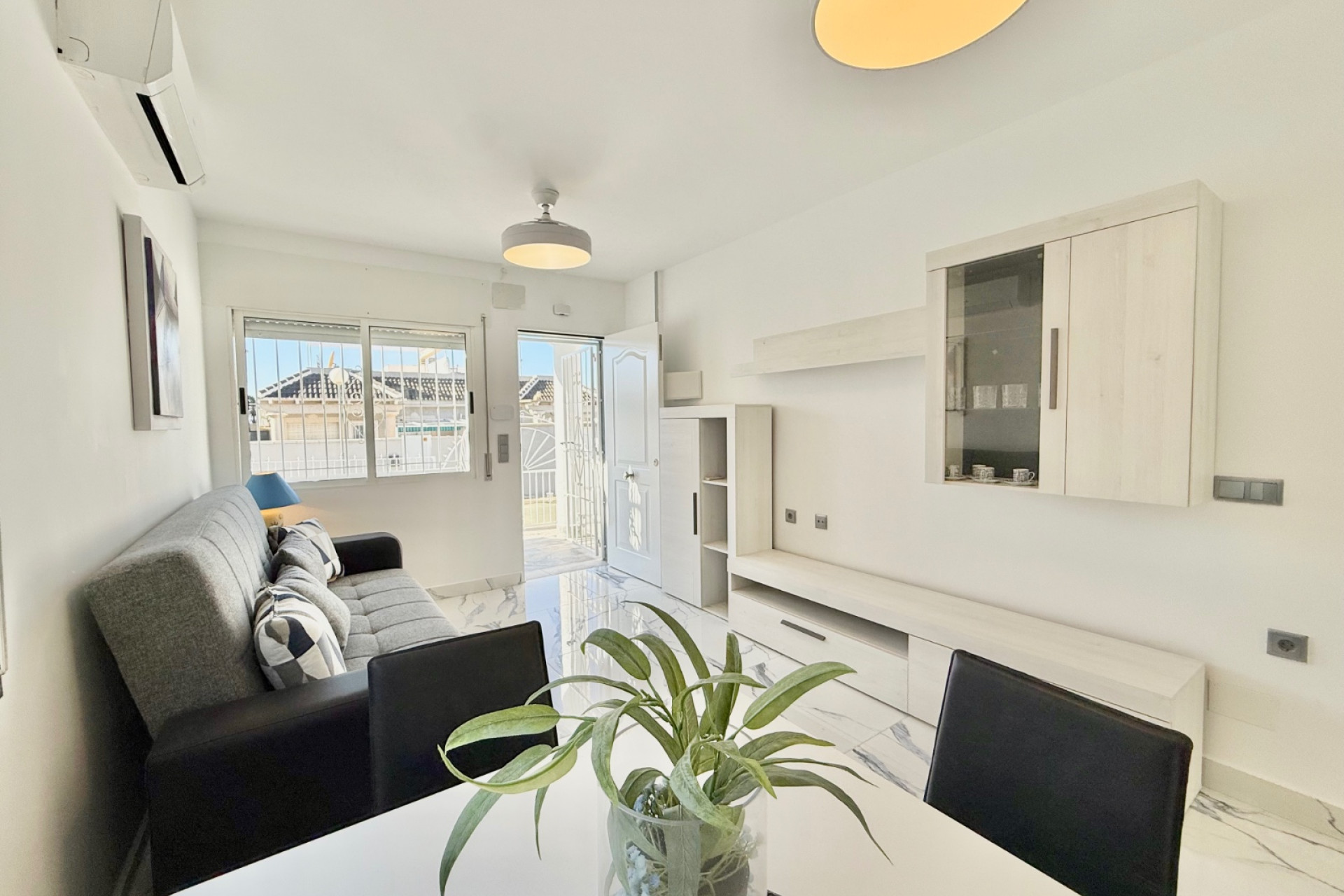 Resale - 4. Semi-detached villa - Torrevieja - Costa Blanca South