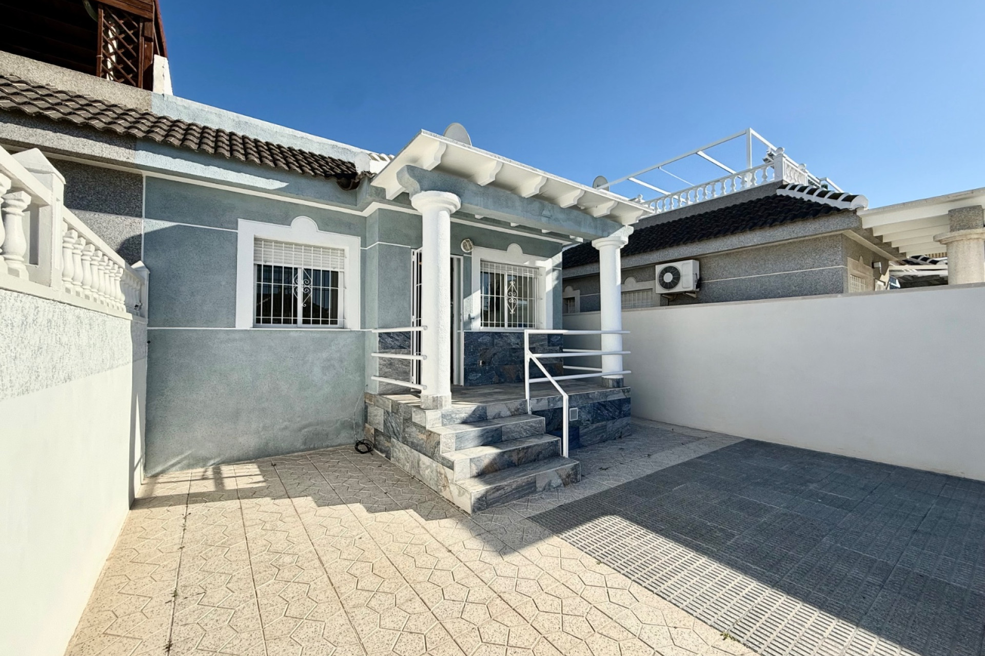 Resale - 4. Semi-detached villa - Torrevieja - Costa Blanca South