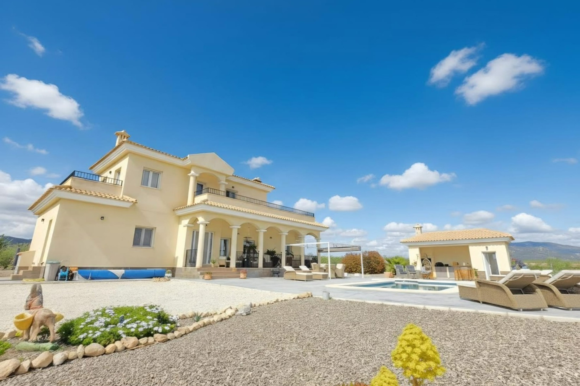 Resale - 7. Finca / Country property - Pinoso - Pinoso - Country