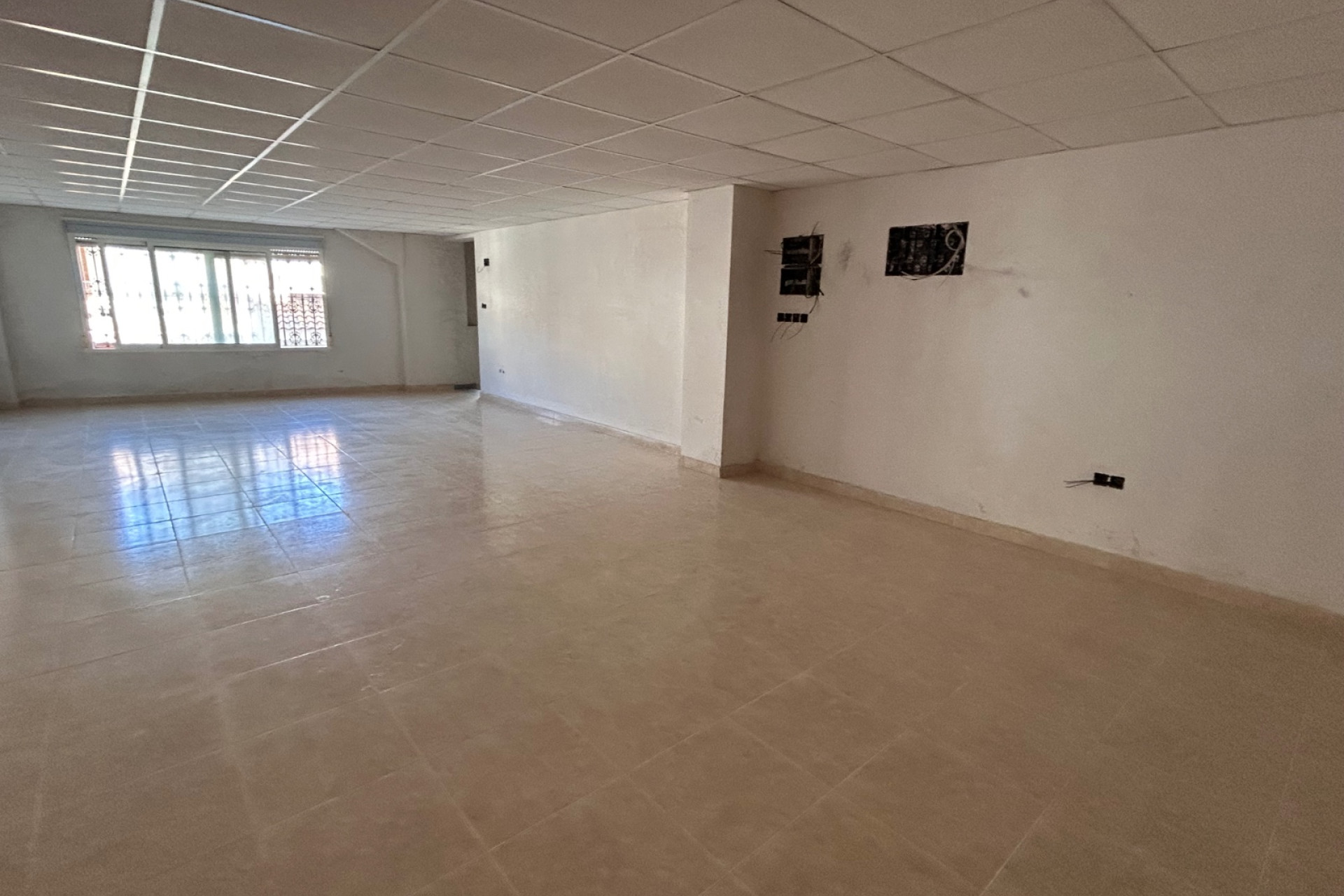 Resale - Commercial property - Jacarilla - Costa Blanca South