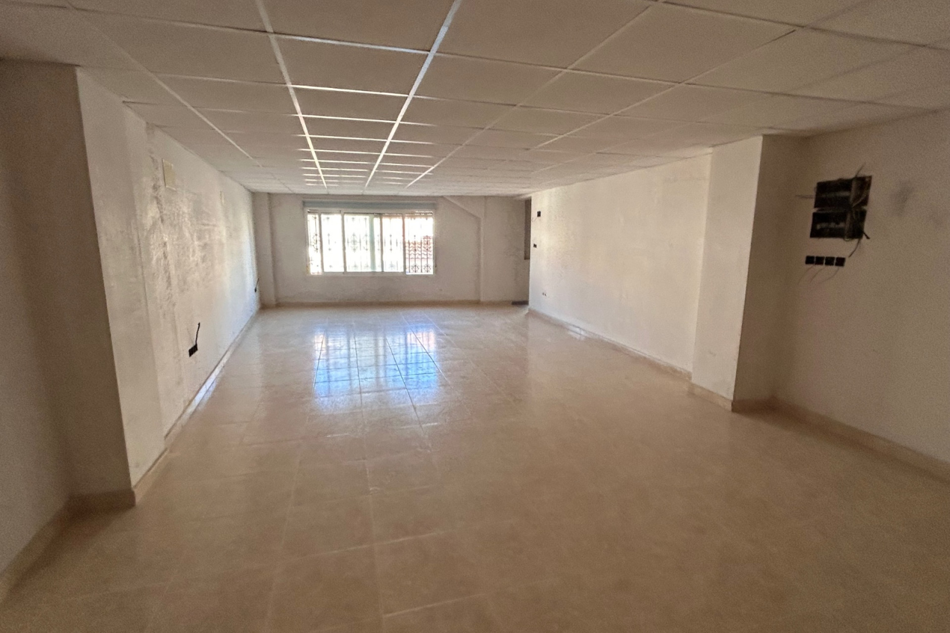 Resale - Commercial property - Jacarilla - Costa Blanca South