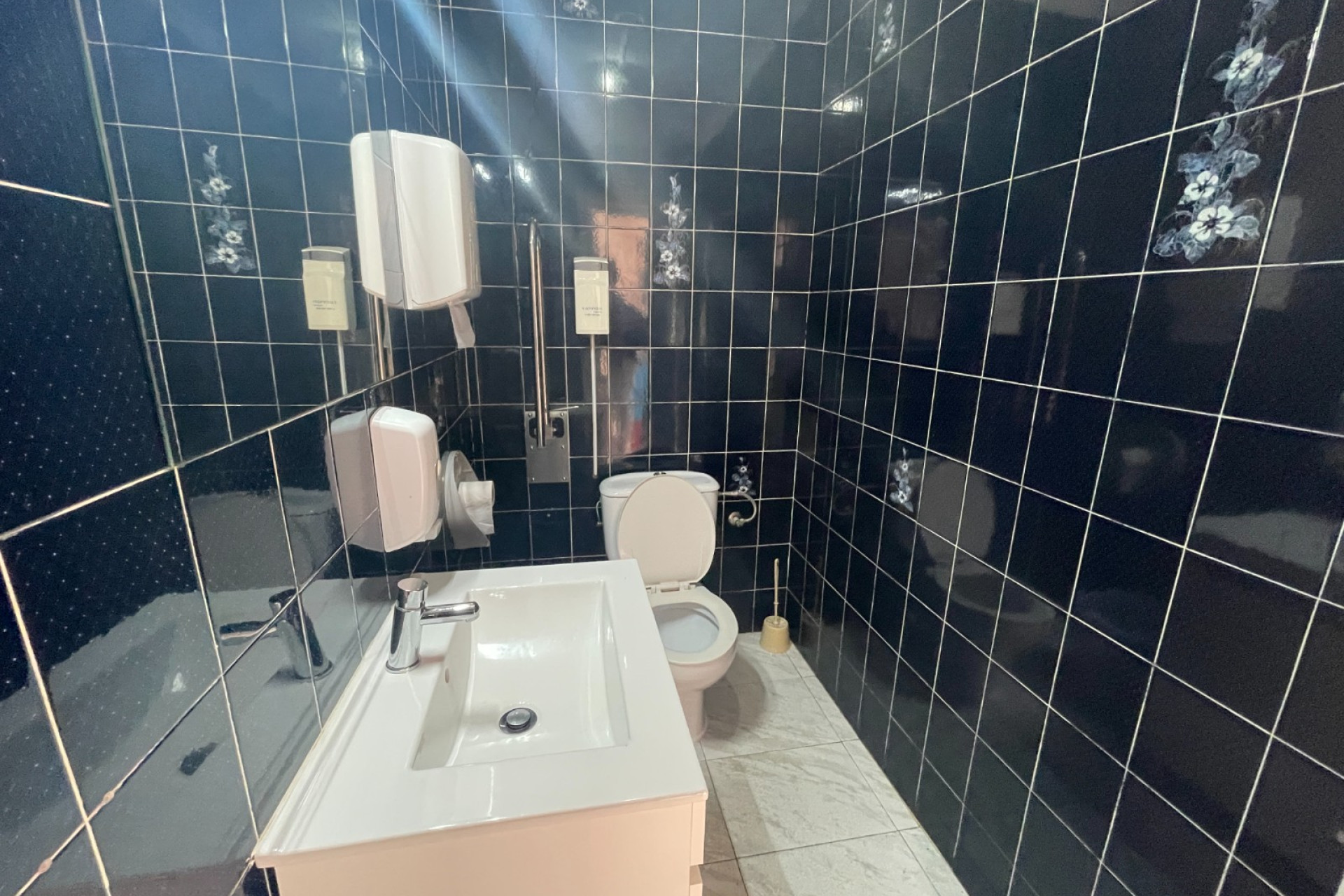 Resale - Commercial property - Torrevieja - Comunidad Valenciana