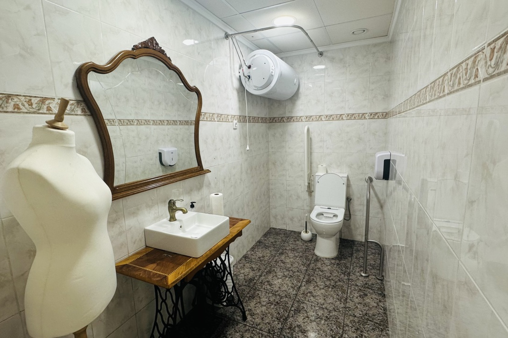 Resale - Commercial property - Torrevieja - Costa Blanca South