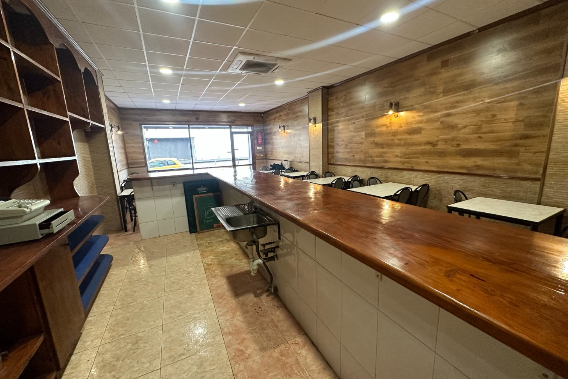 Resale - Commercial property - Torrevieja - Costa Blanca South