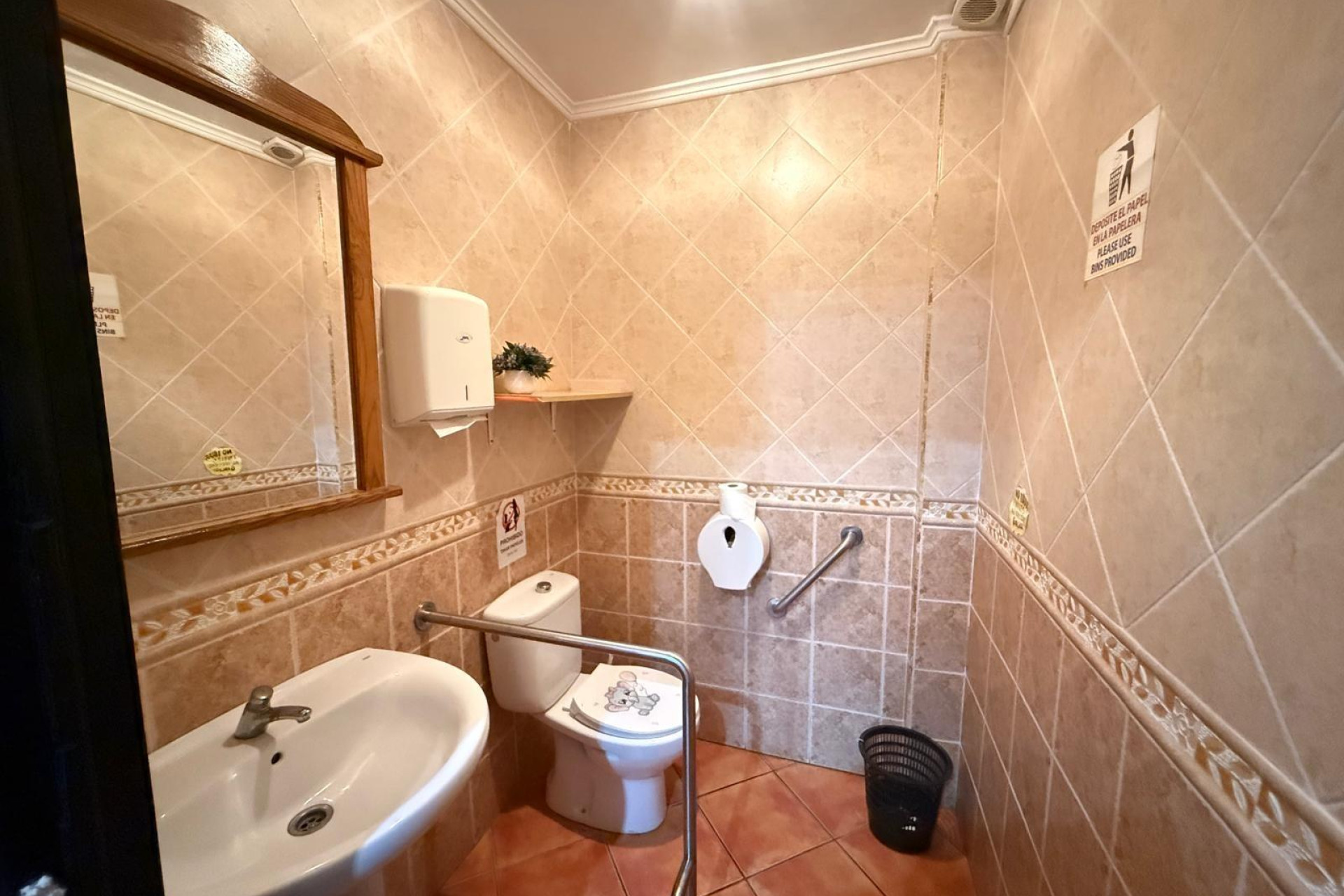 Resale - Commercial property - Torrevieja - Costa Blanca South