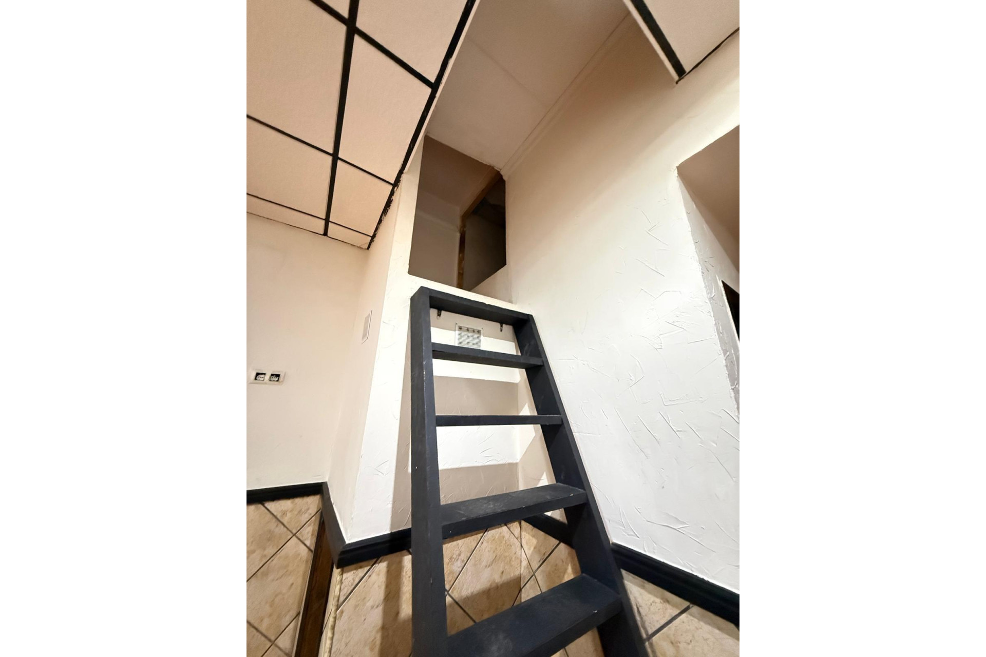 Resale - Commercial property - Torrevieja - Costa Blanca South