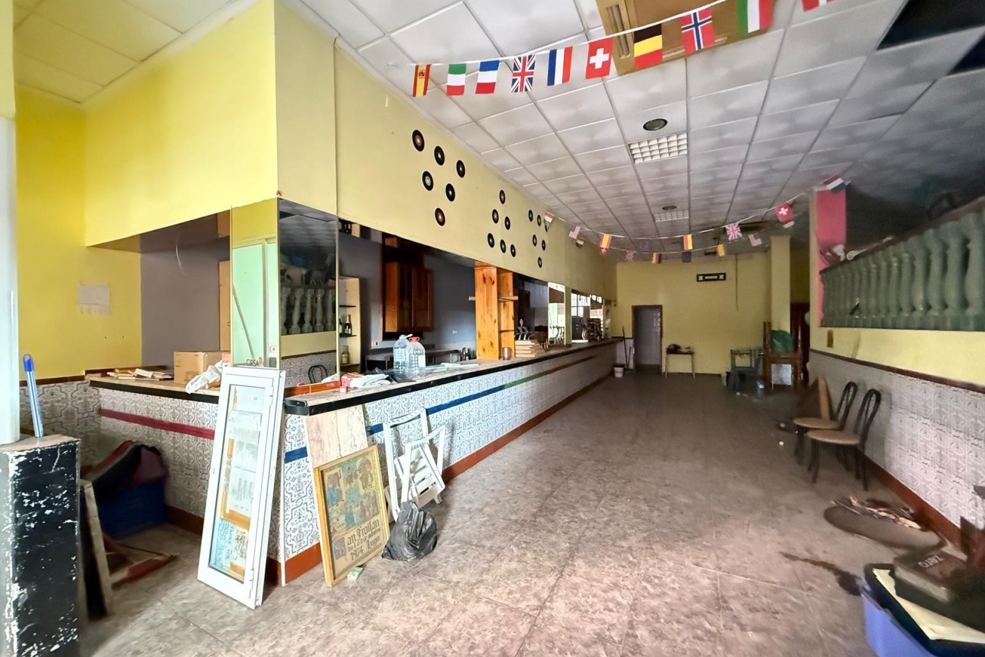 Resale - Commercial property - Torrevieja - Costa Blanca South