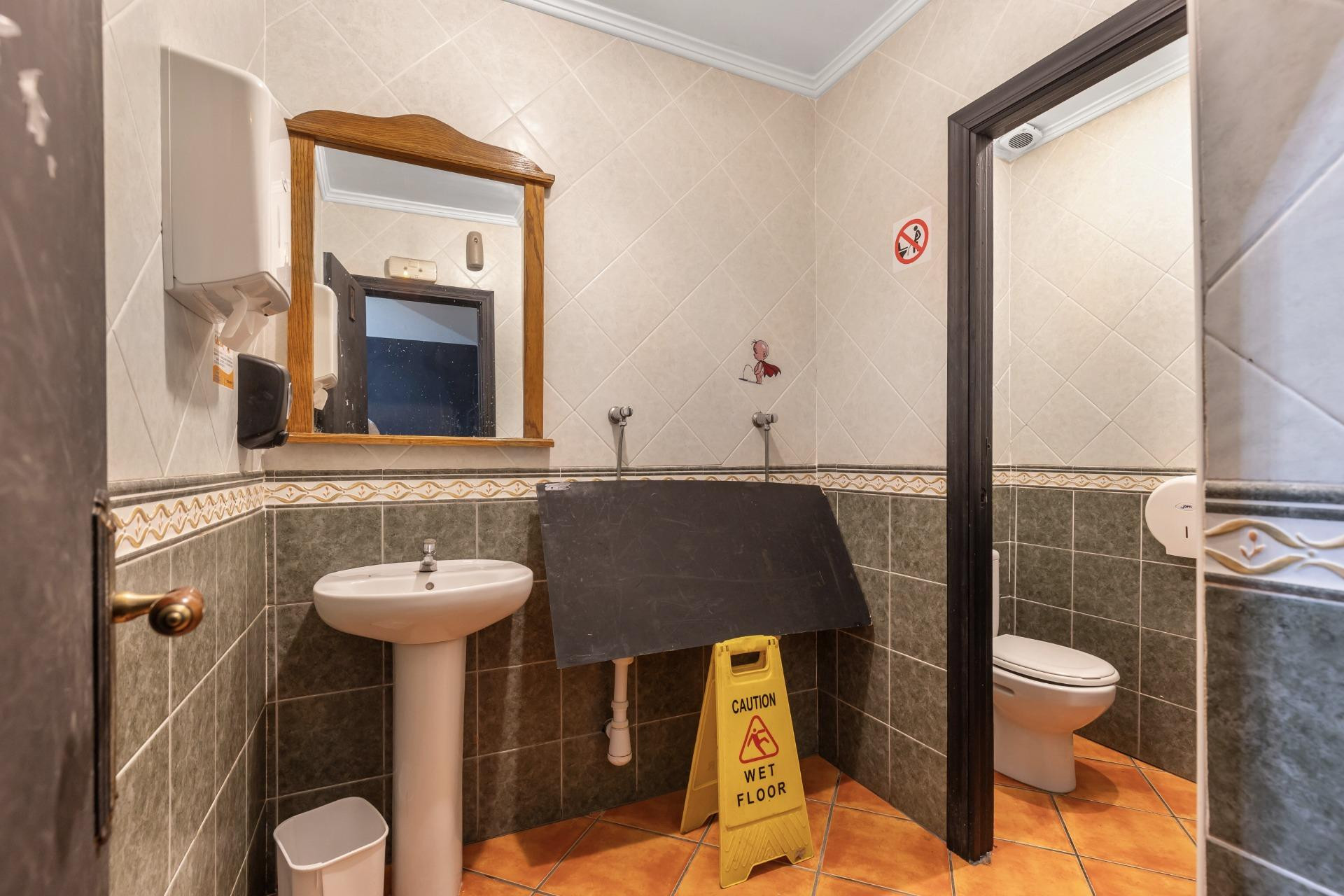 Resale - Commercial property - Torrevieja - Costa Blanca South