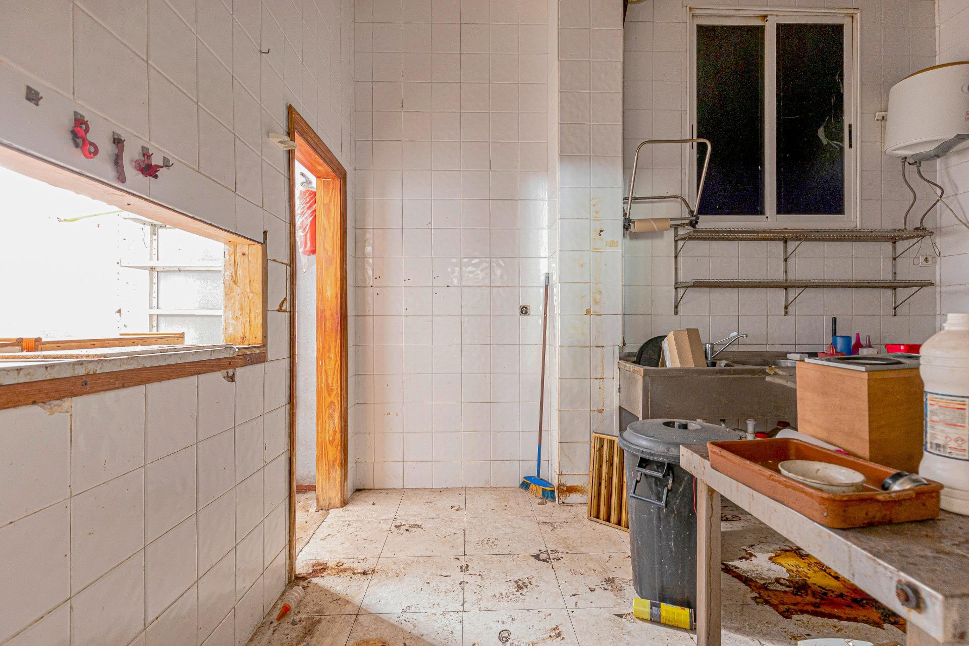 Resale - Commercial property - Torrevieja - Costa Blanca South