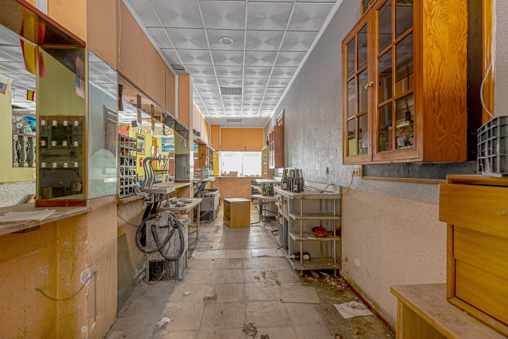 Resale - Commercial property - Torrevieja - Costa Blanca South