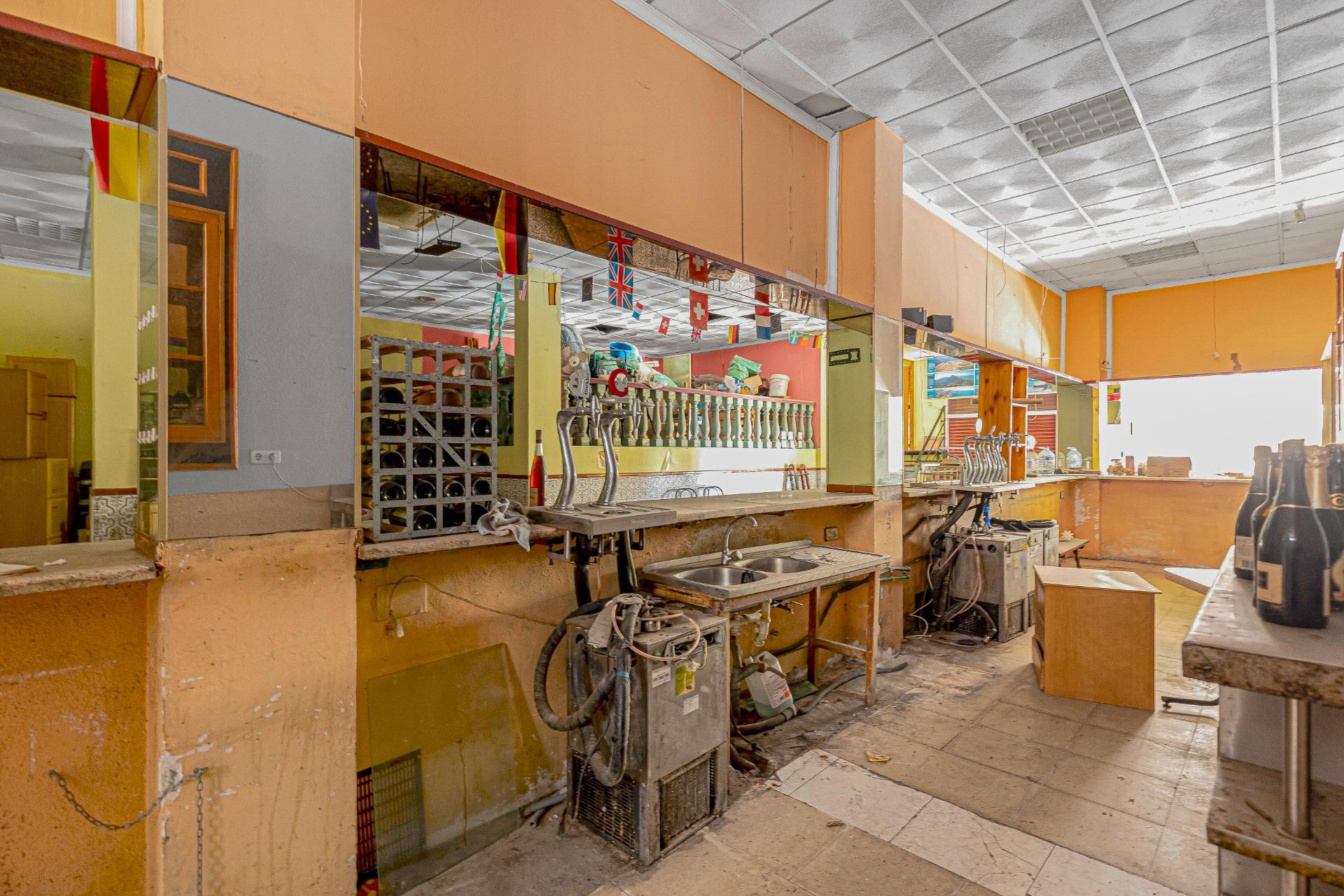 Resale - Commercial property - Torrevieja - Costa Blanca South