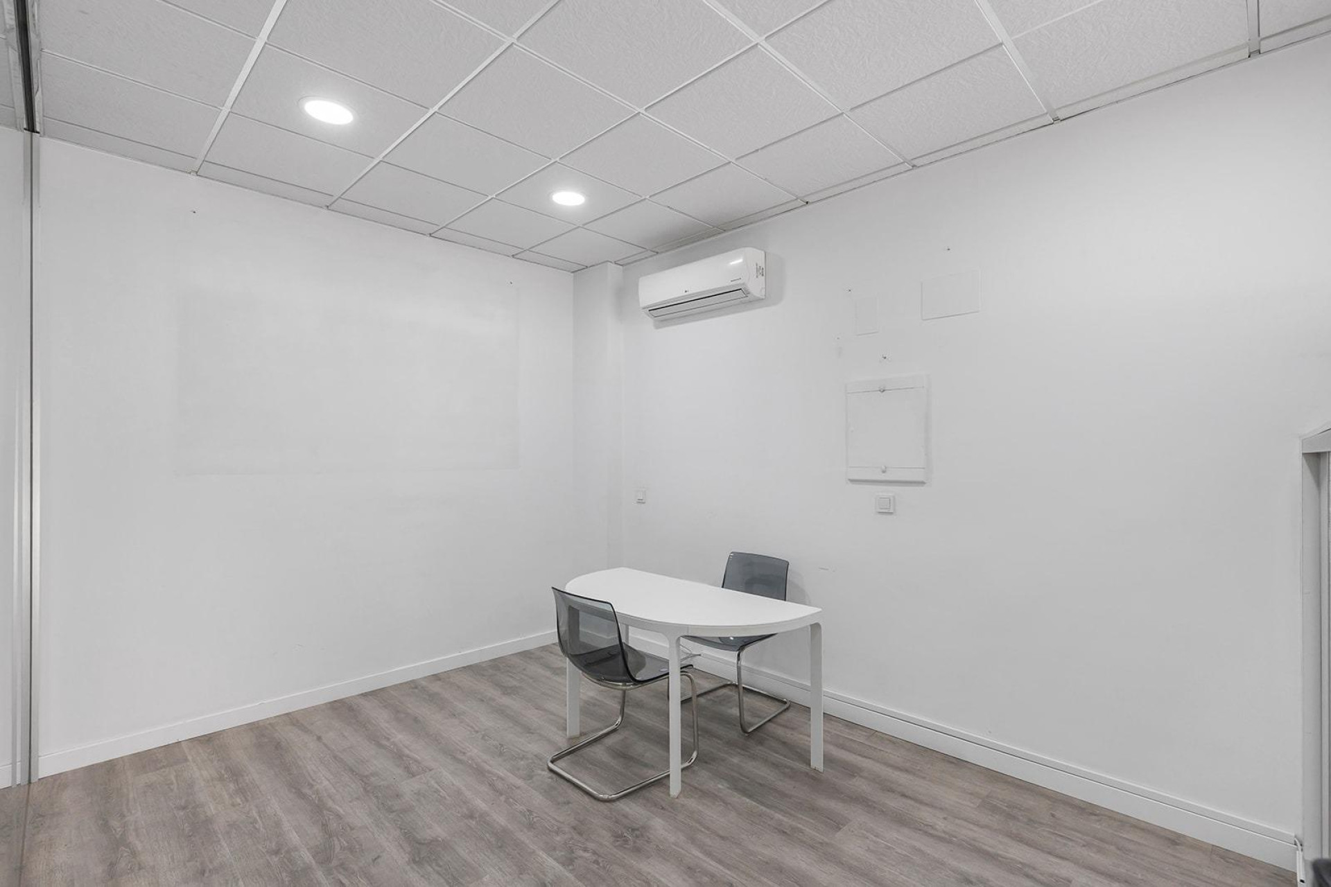 Resale - Commercial property - Torrevieja - Costa Blanca South