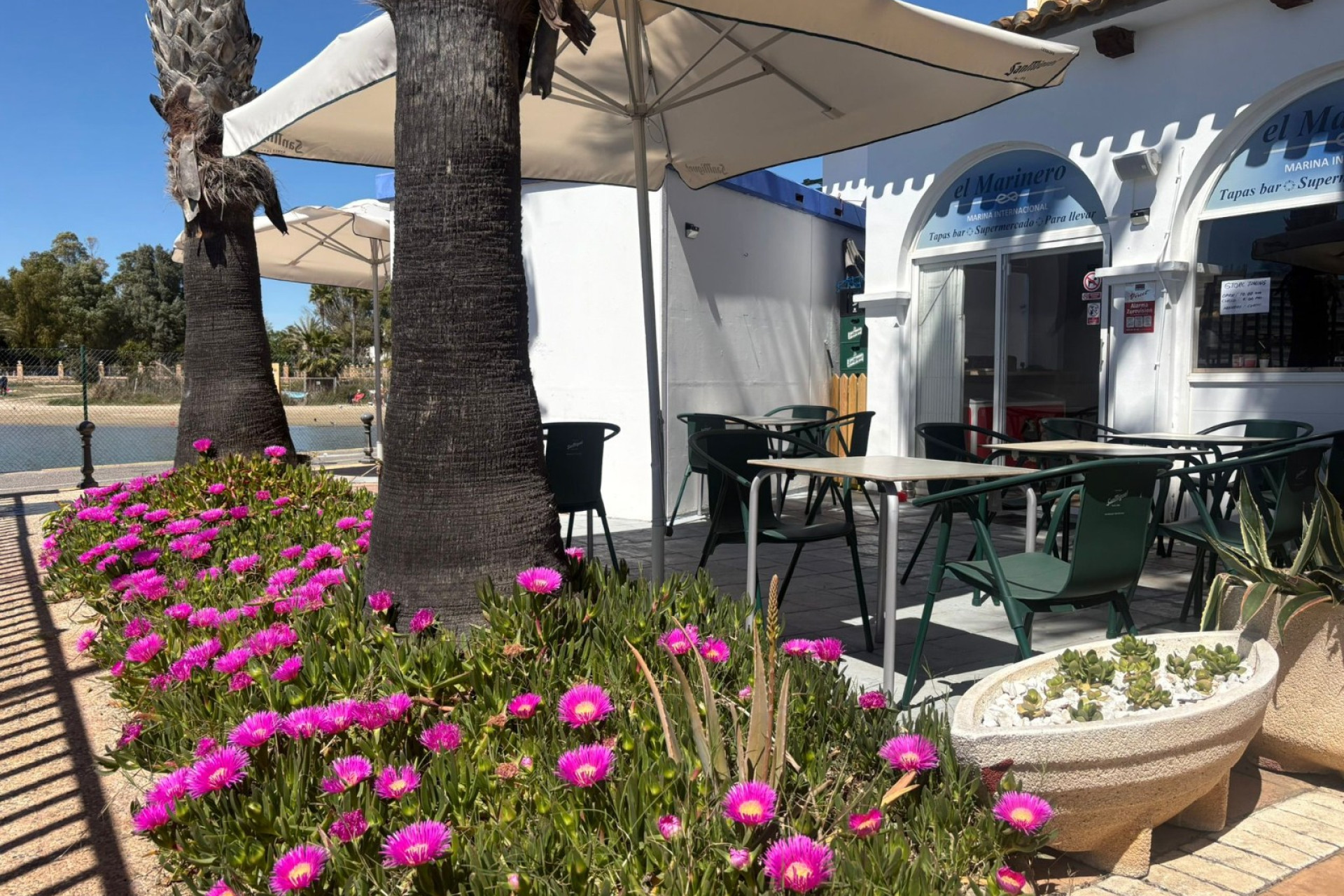 Resale - Commercial property - Torrevieja - Puerto