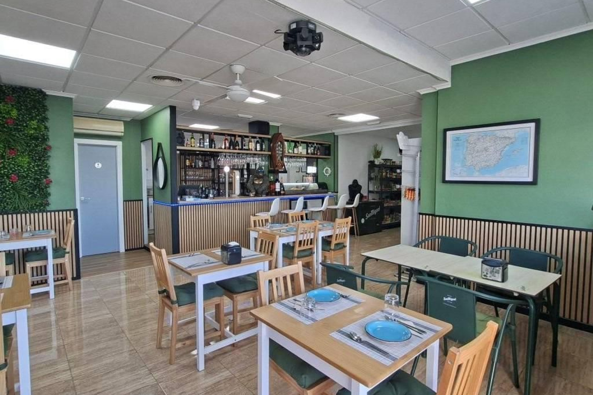 Resale - Commercial property - Torrevieja - Puerto